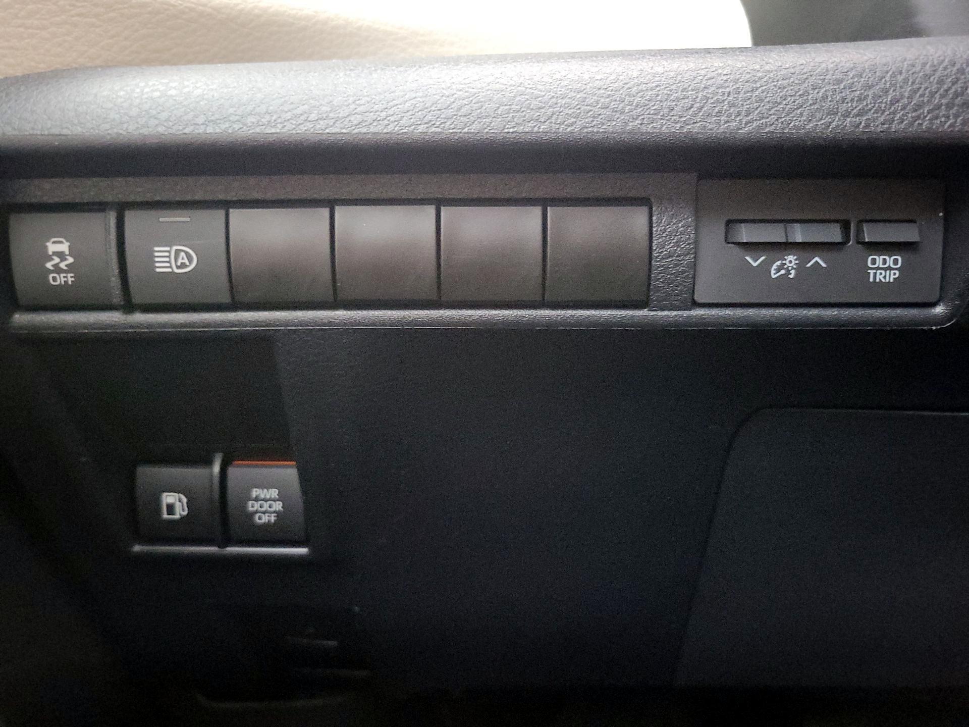 Thumbnail: 2022 Toyota Sienna - 13