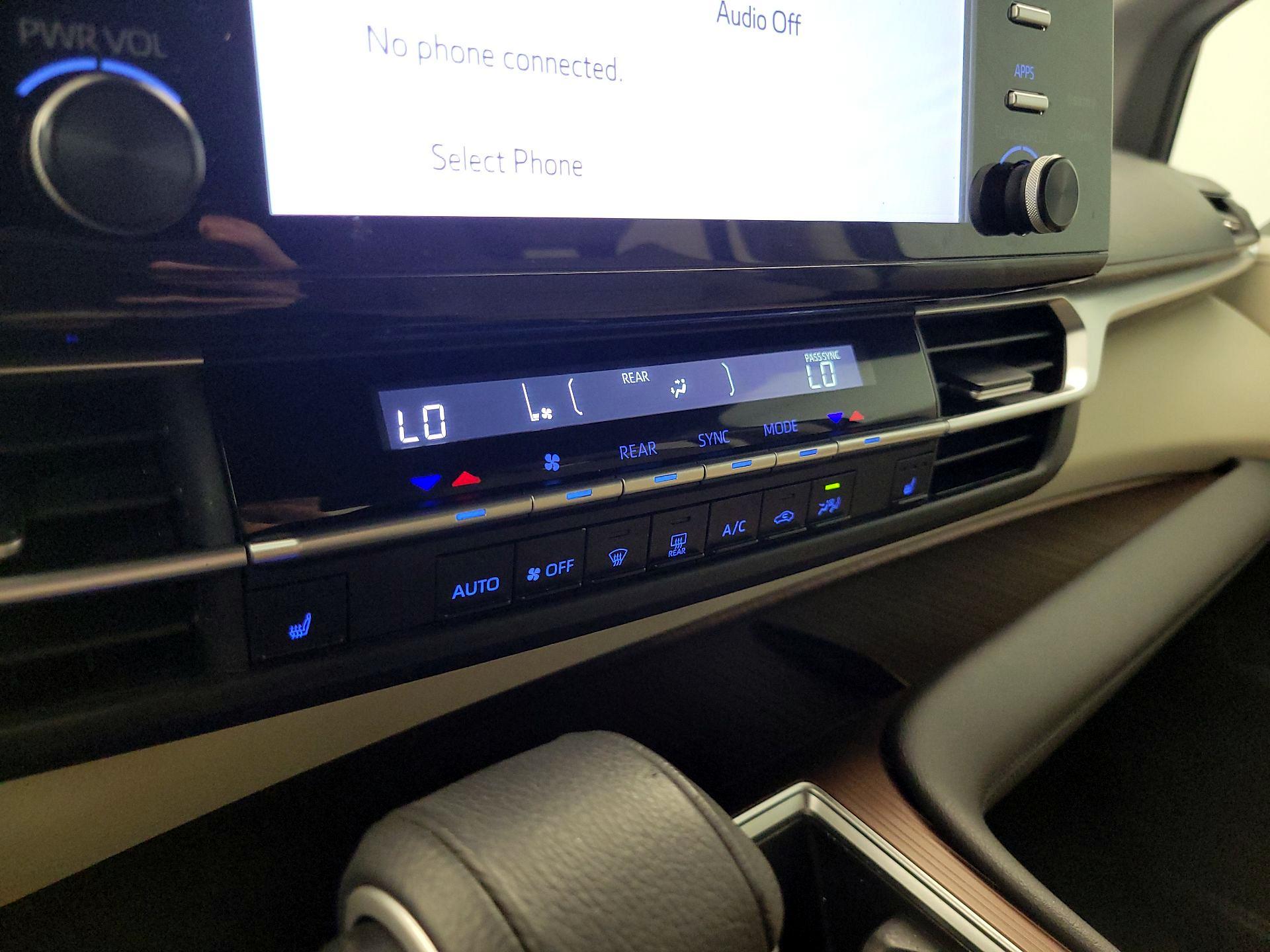 Thumbnail: 2022 Toyota Sienna - 16