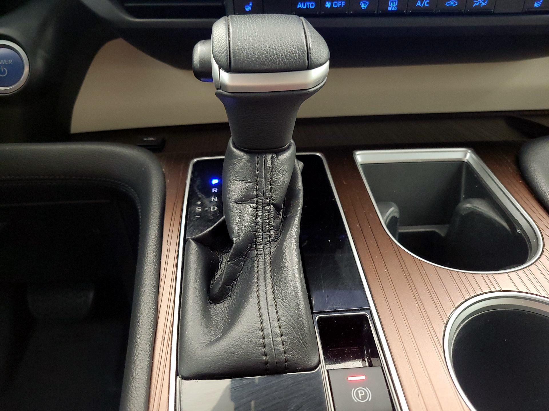 Thumbnail: 2022 Toyota Sienna - 17