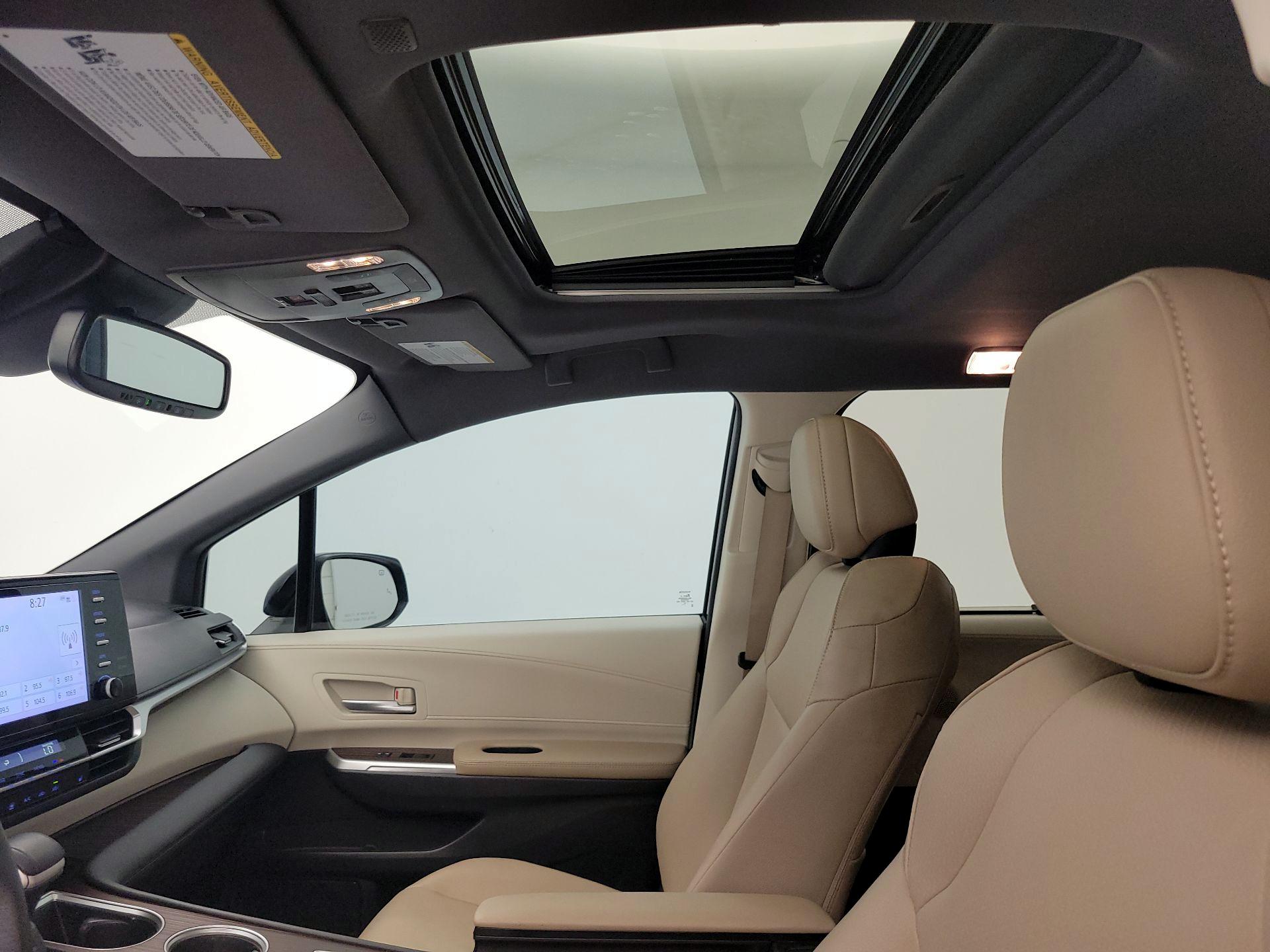 Thumbnail: 2022 Toyota Sienna - 19