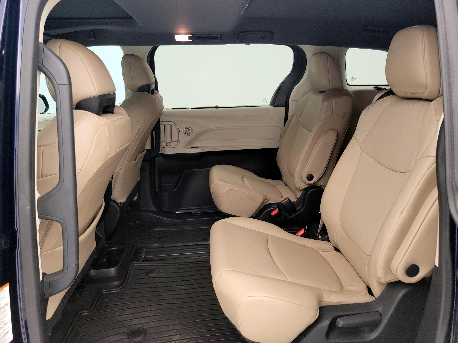 Thumbnail: 2022 Toyota Sienna - 20