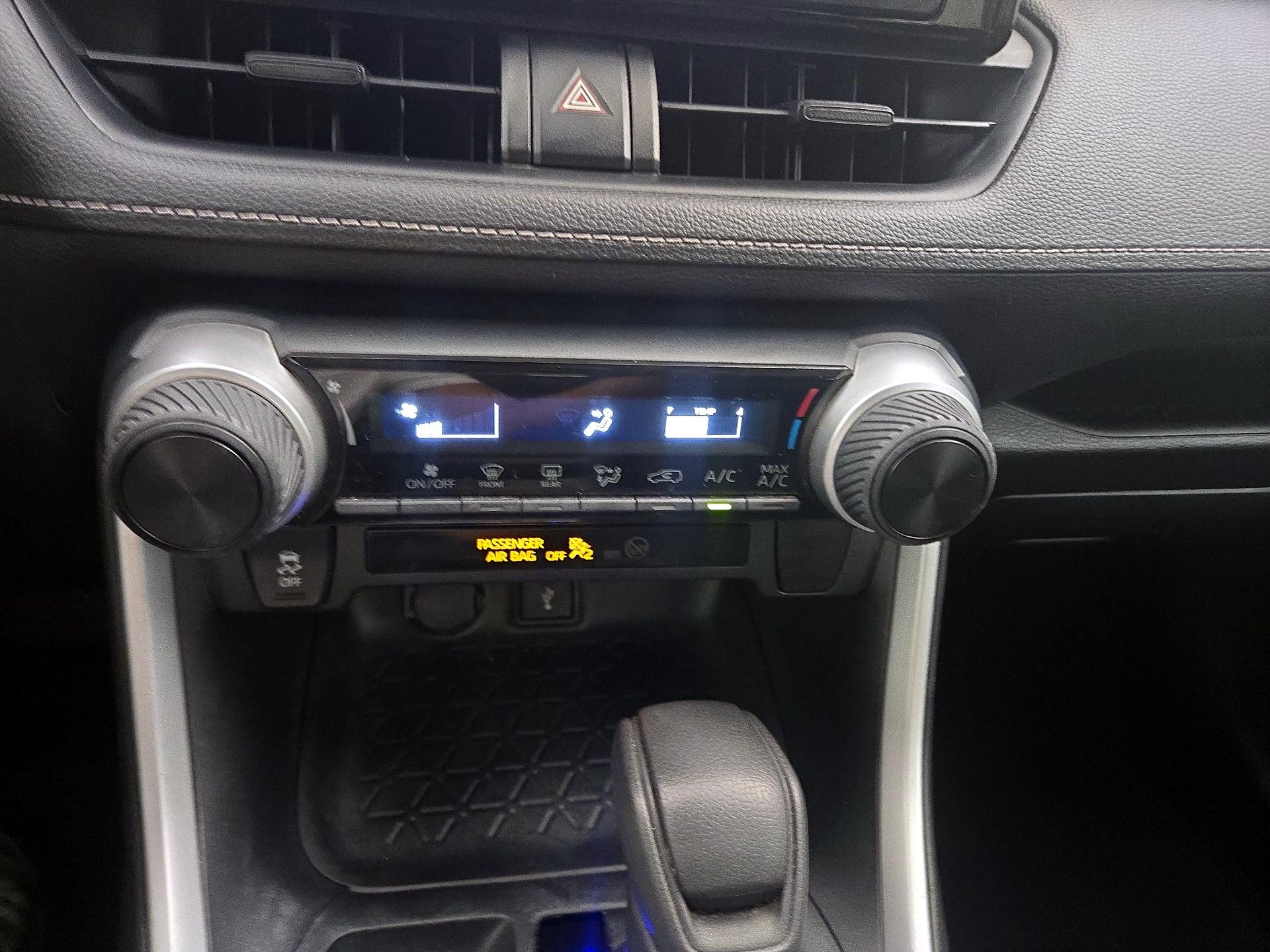 Thumbnail: 2020 Toyota RAV4 - 16