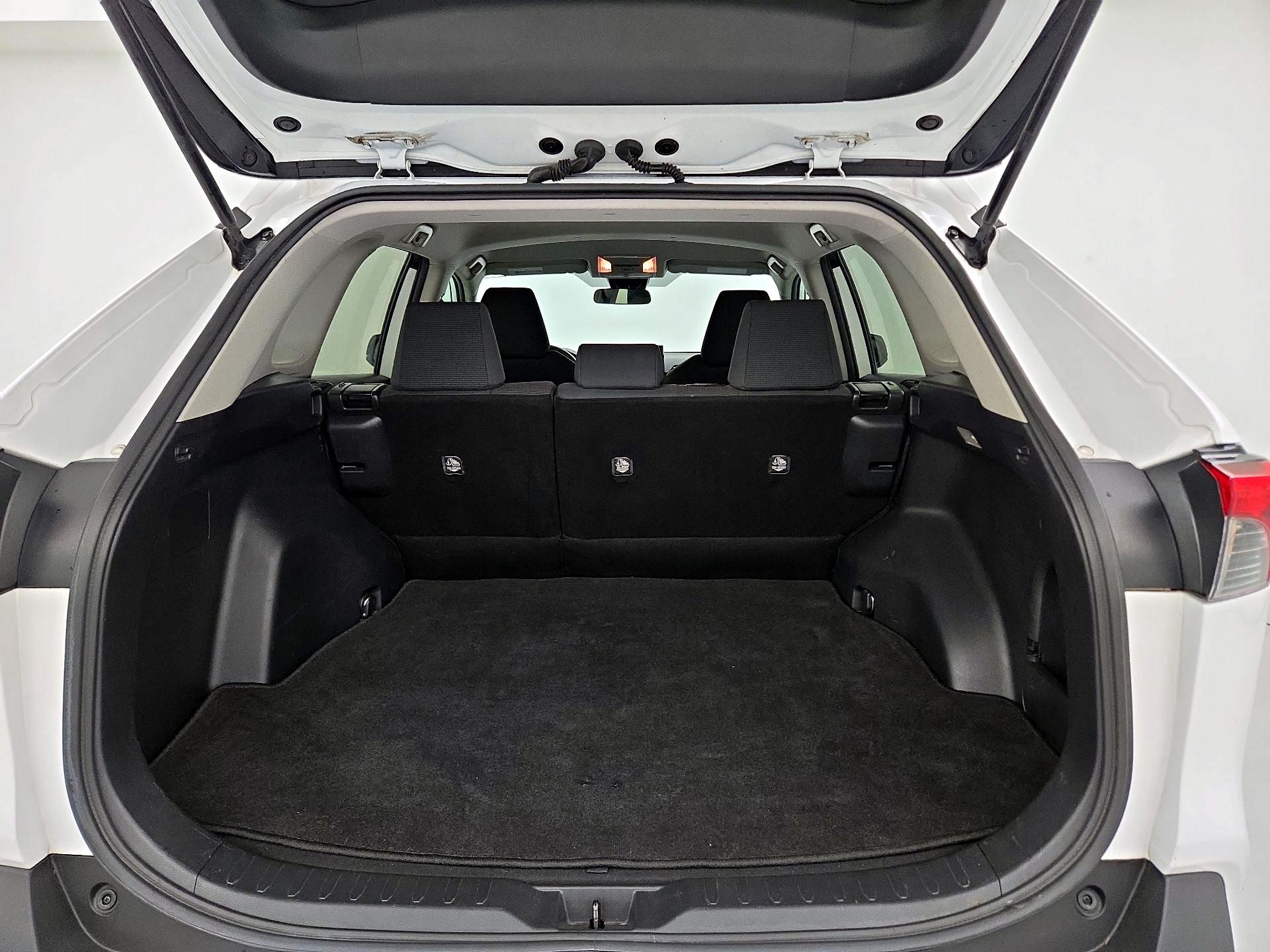 Thumbnail: 2020 Toyota RAV4 - 20