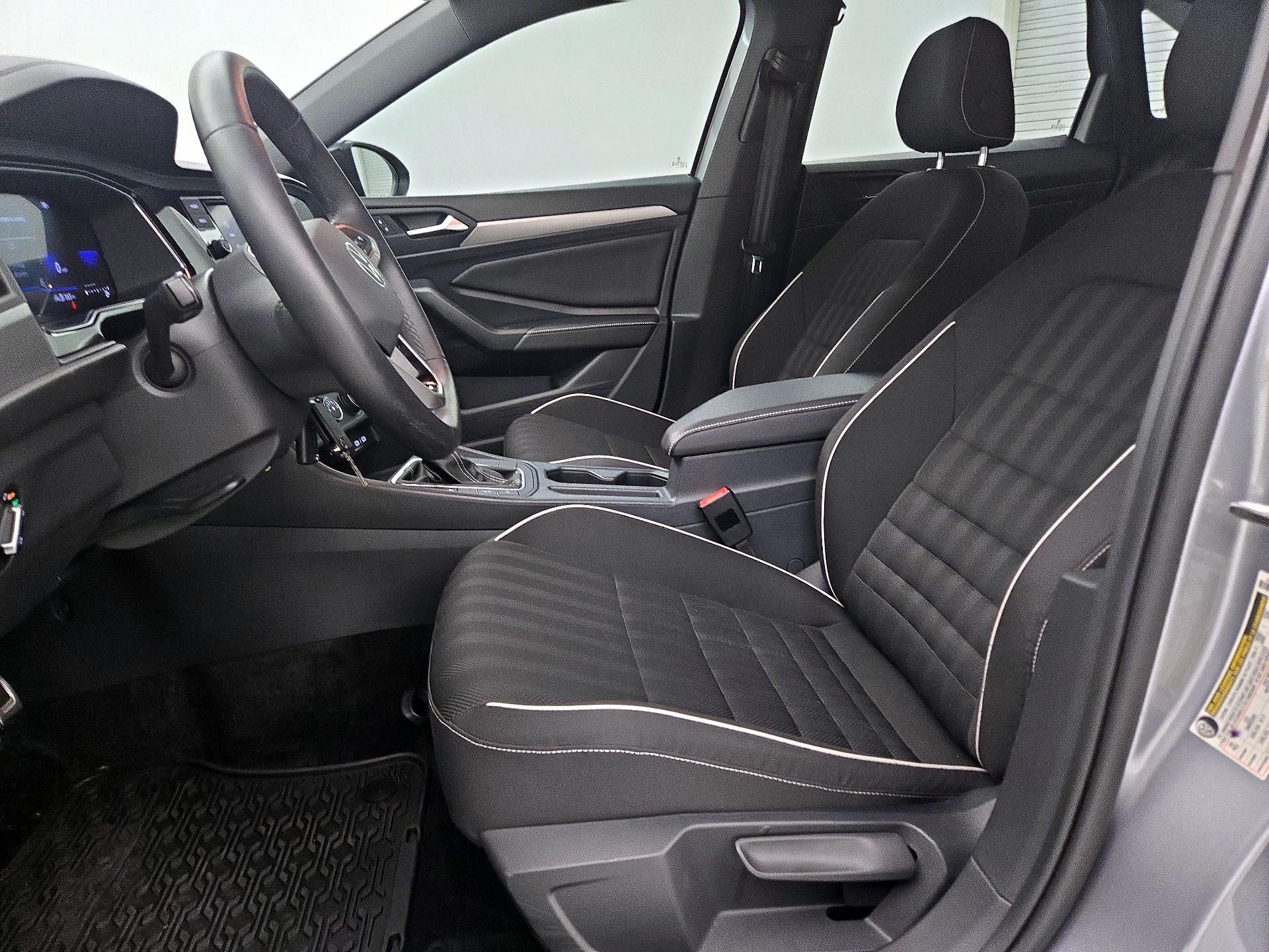 Thumbnail: 2024 Volkswagen Jetta - 11