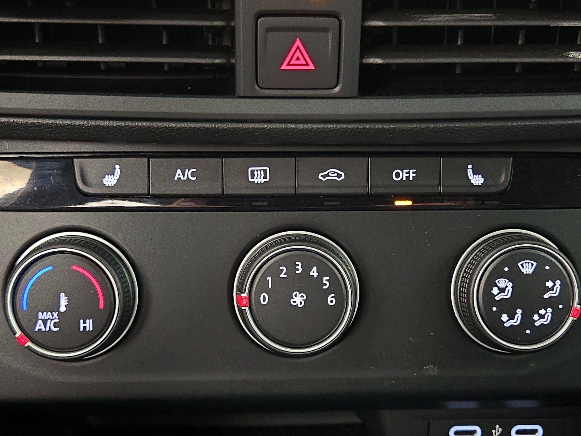 Thumbnail: 2024 Volkswagen Jetta - 16