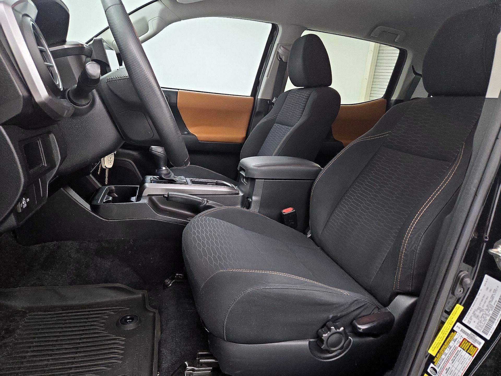 Thumbnail: 2016 Toyota Tacoma - 11