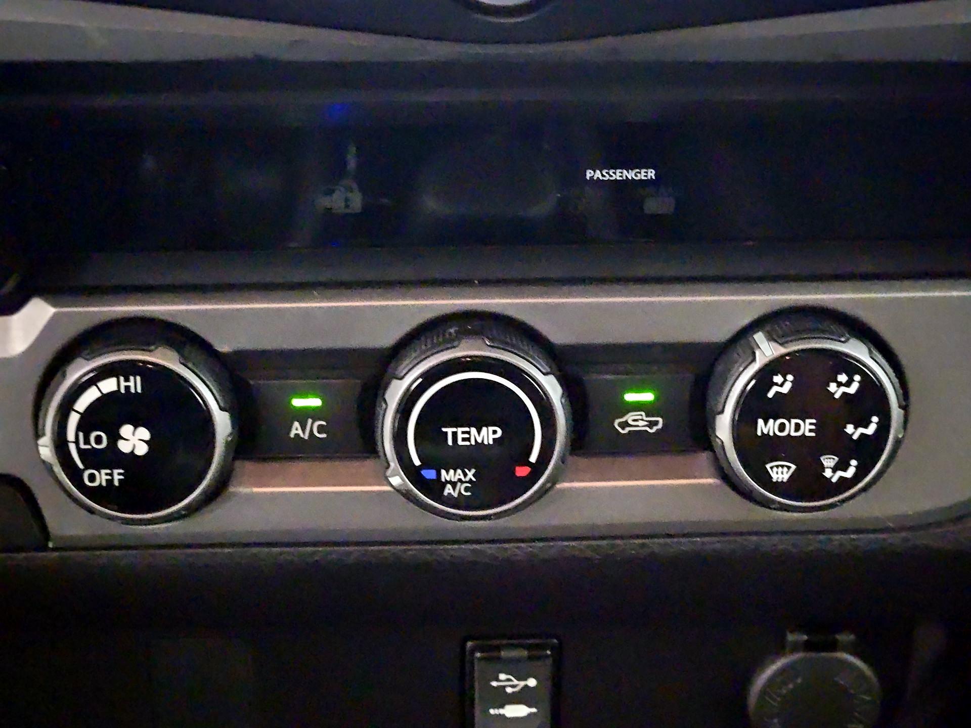 Thumbnail: 2016 Toyota Tacoma - 16