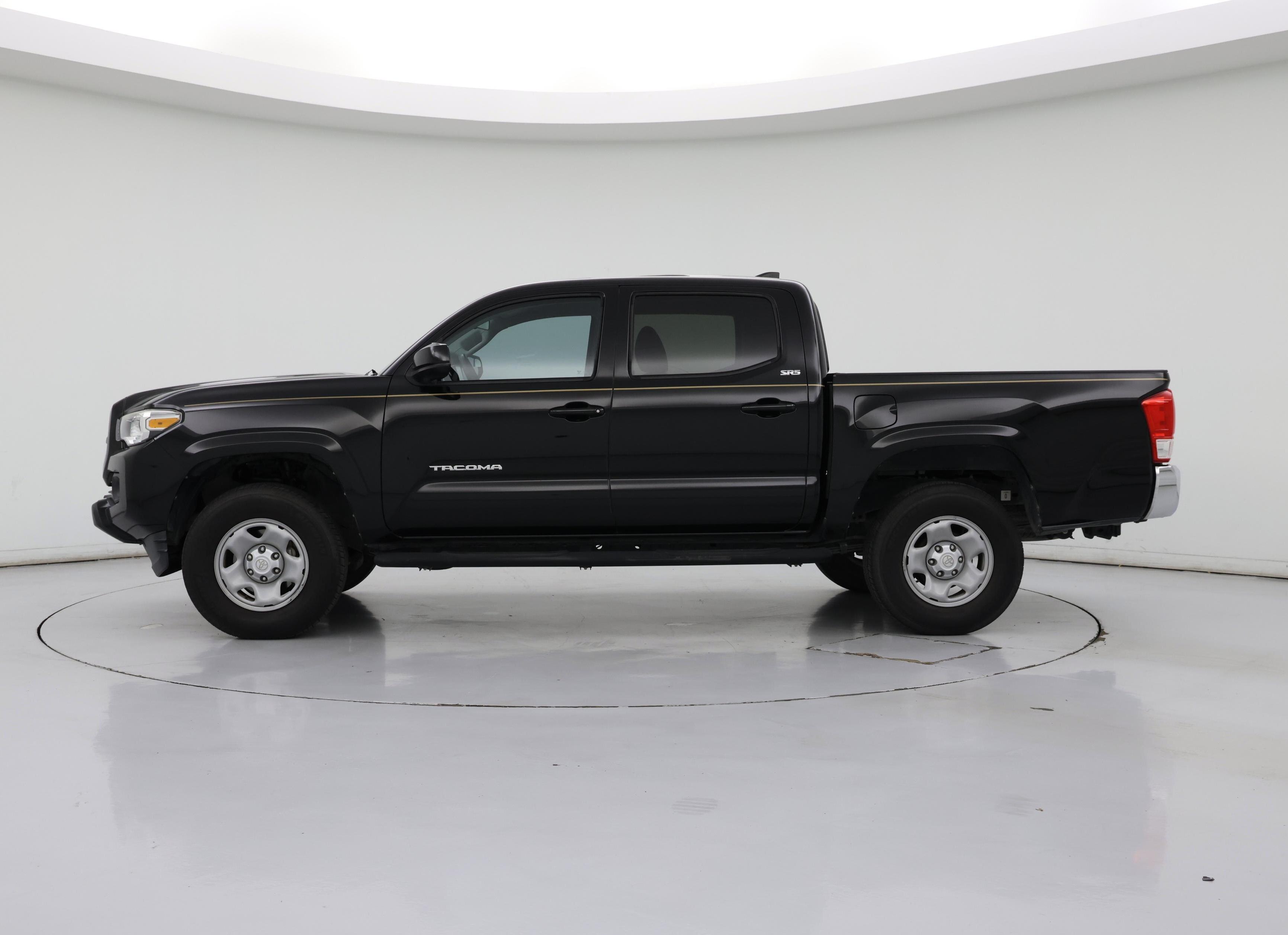 Thumbnail: 2016 Toyota Tacoma - 3