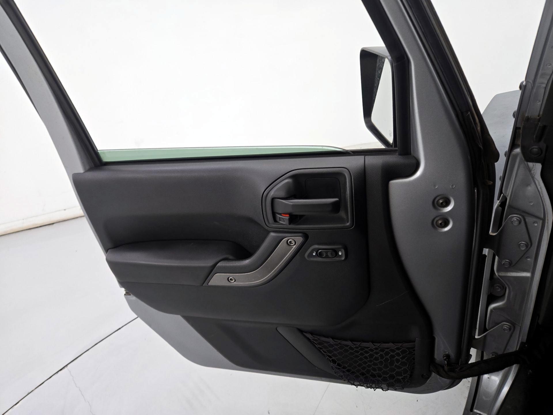 Thumbnail: 2017 Jeep Wrangler - 12