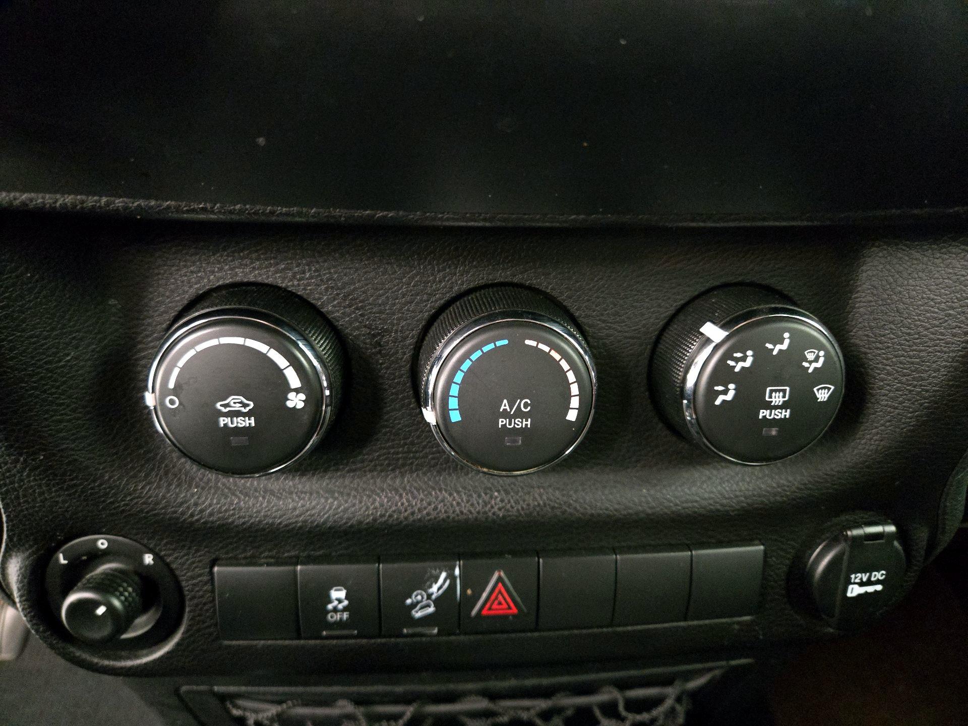 Thumbnail: 2017 Jeep Wrangler - 14