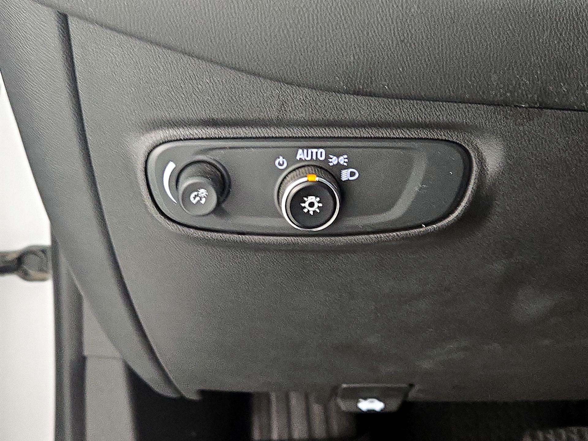 Thumbnail: 2020 Chevrolet Equinox - 13