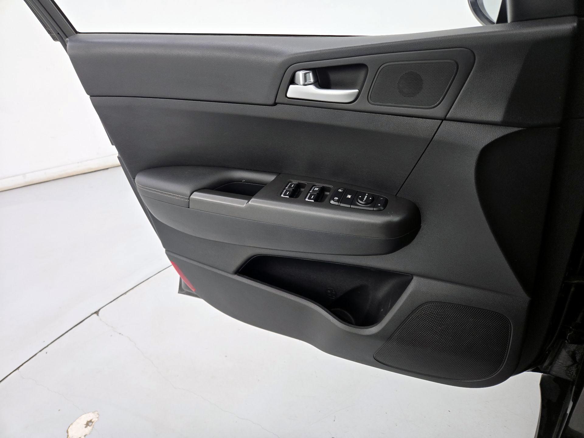 Thumbnail: 2020 Kia Sportage - 12