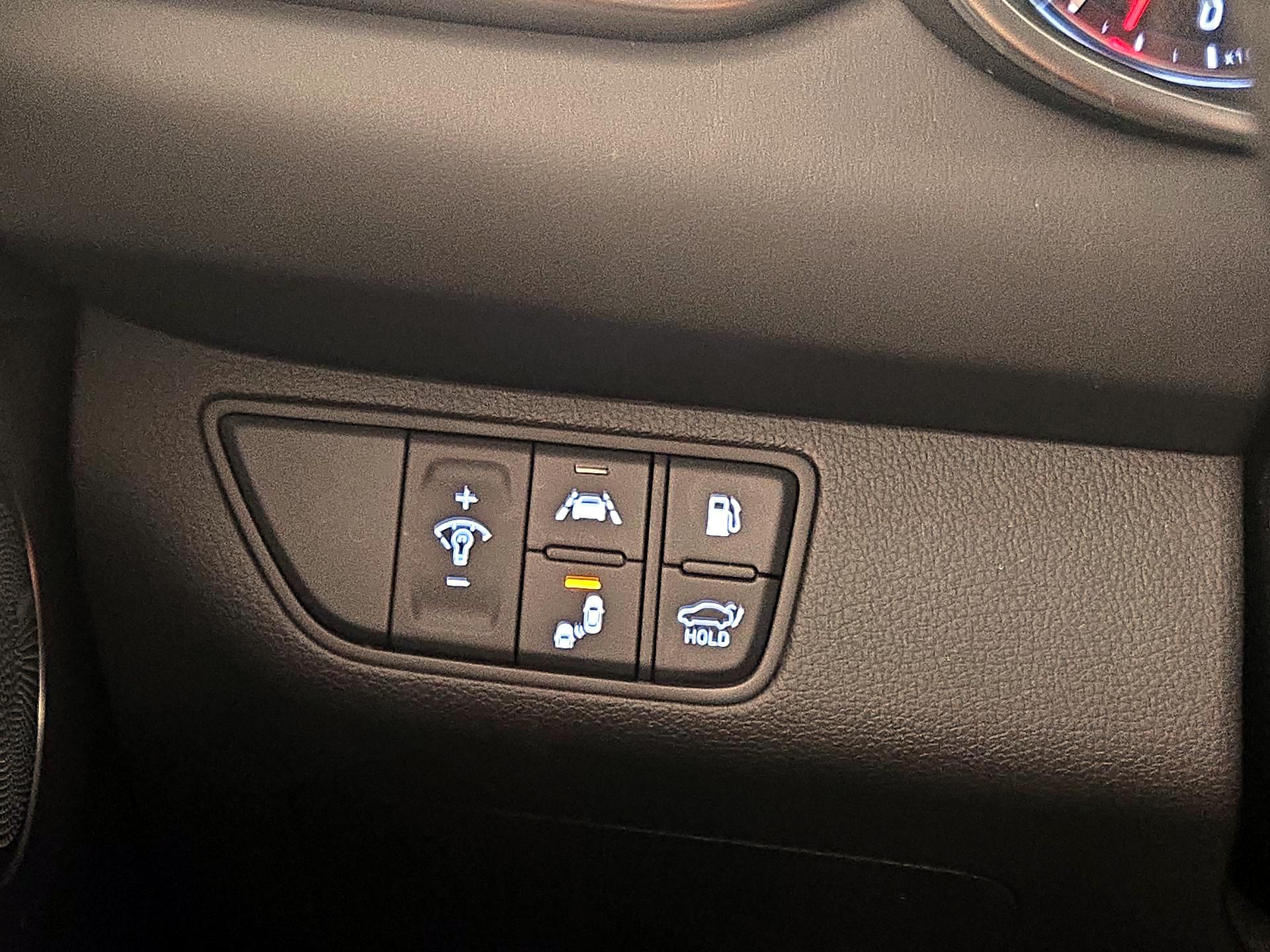 Thumbnail: 2021 Genesis G70 - 13