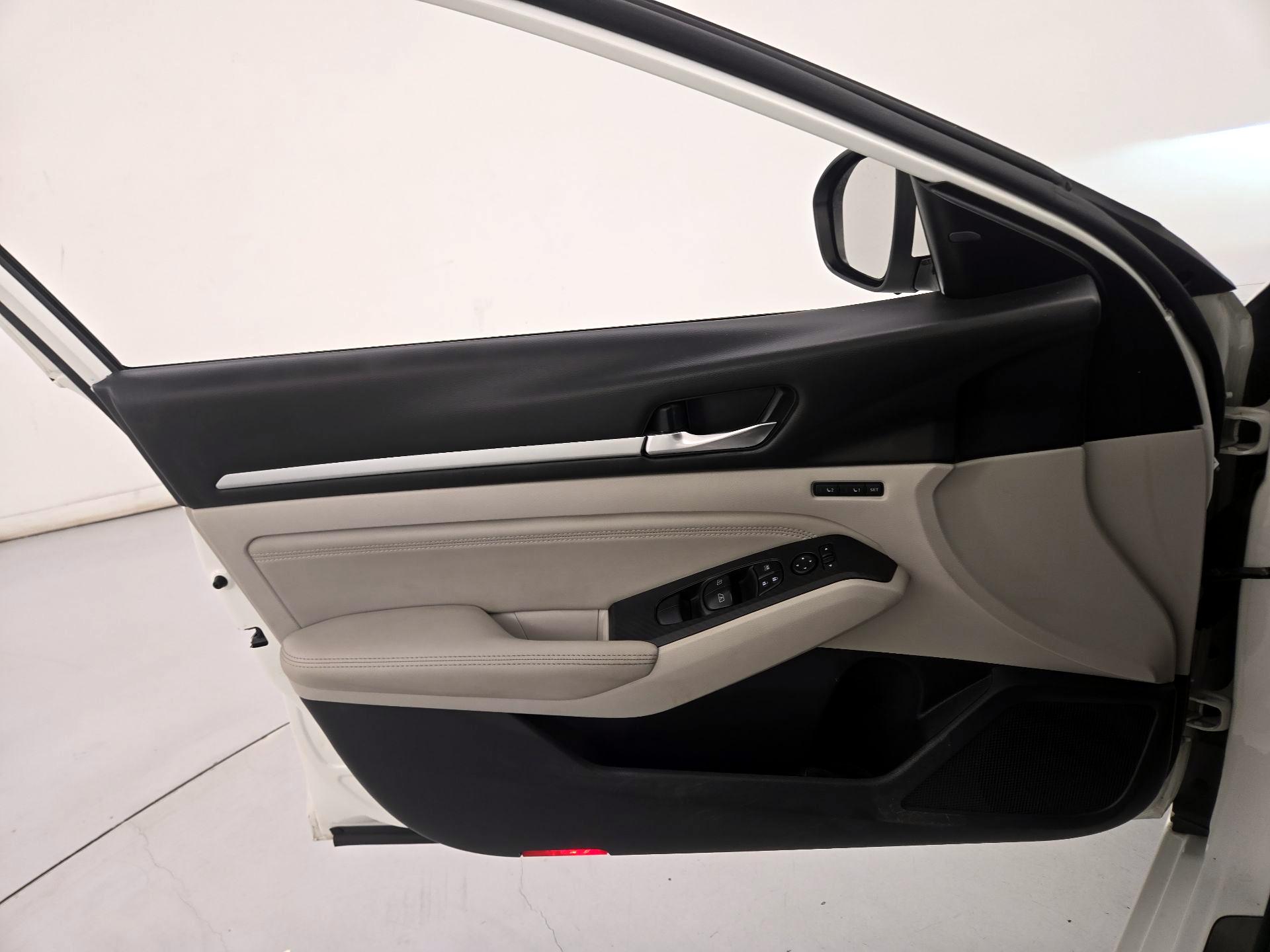 Thumbnail: 2019 Nissan Altima - 12