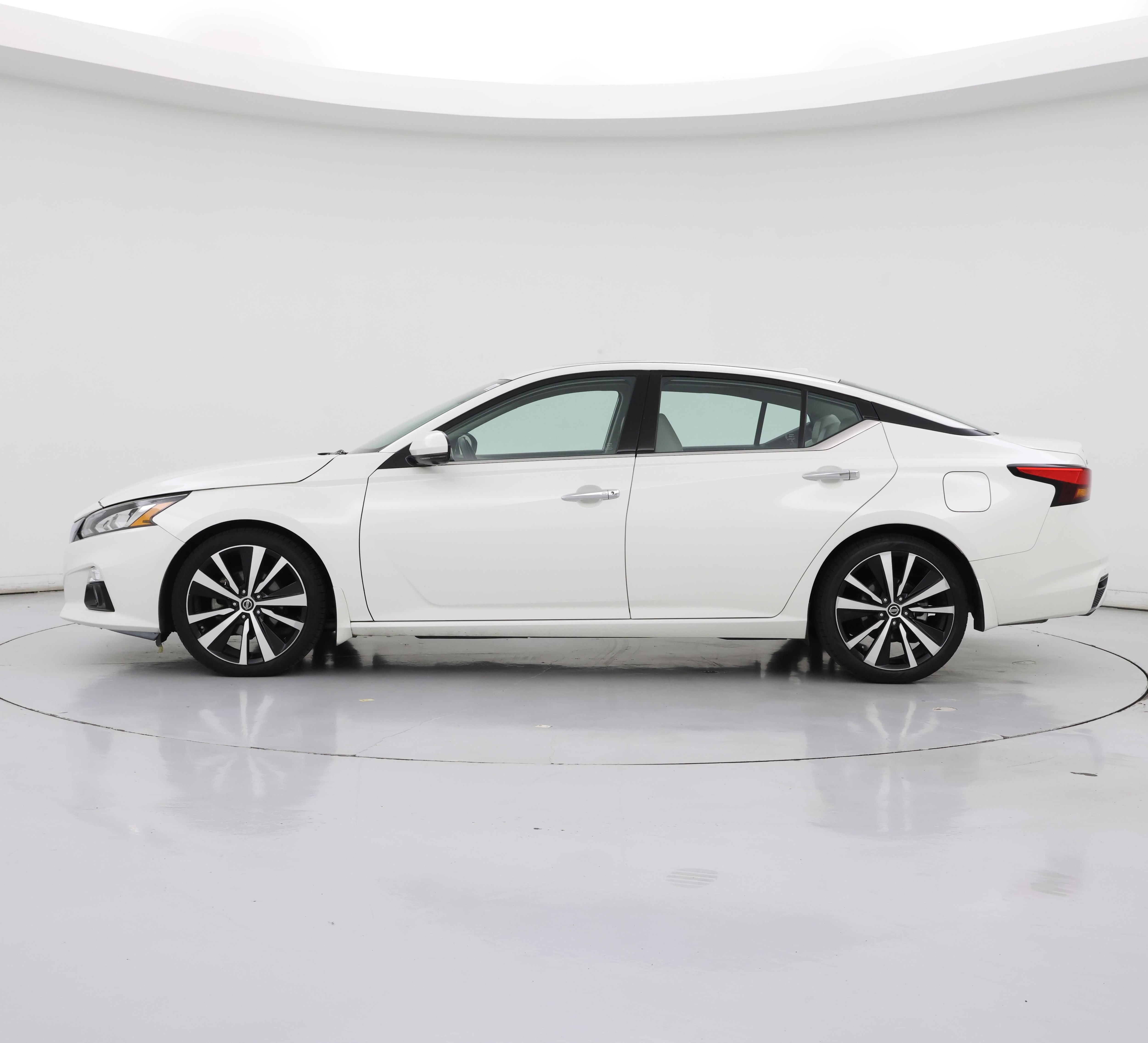 Thumbnail: 2019 Nissan Altima - 3