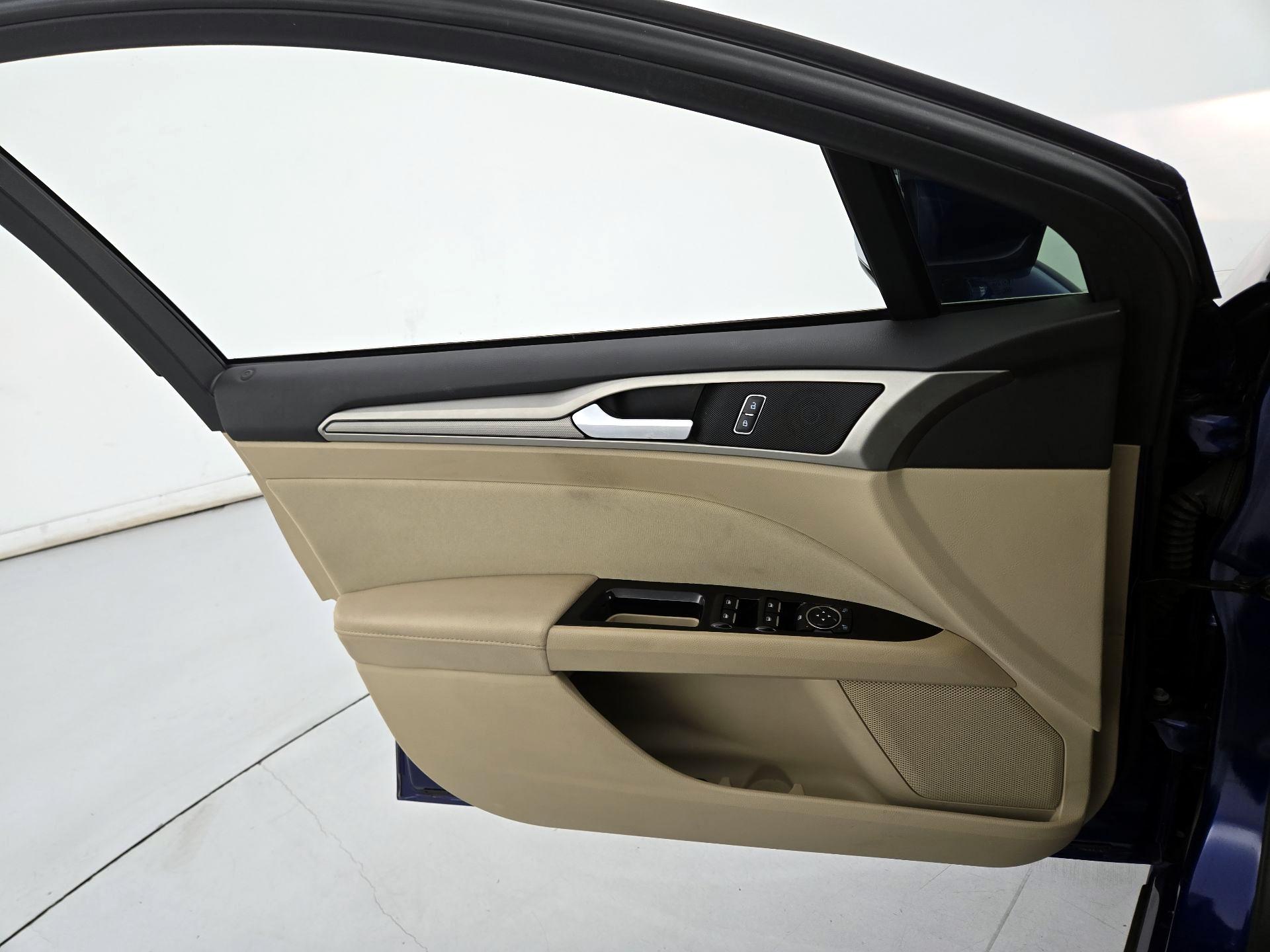 Thumbnail: 2015 Ford Fusion - 12