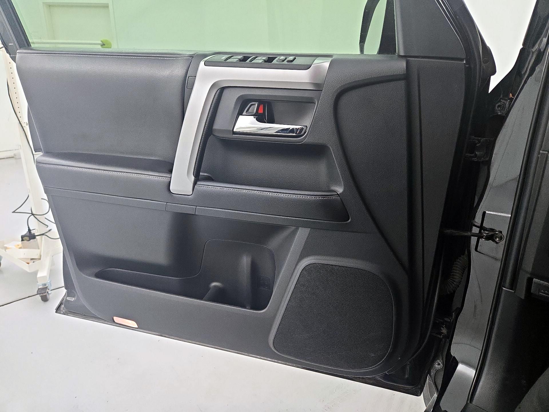 Thumbnail: 2016 Toyota 4Runner - 12