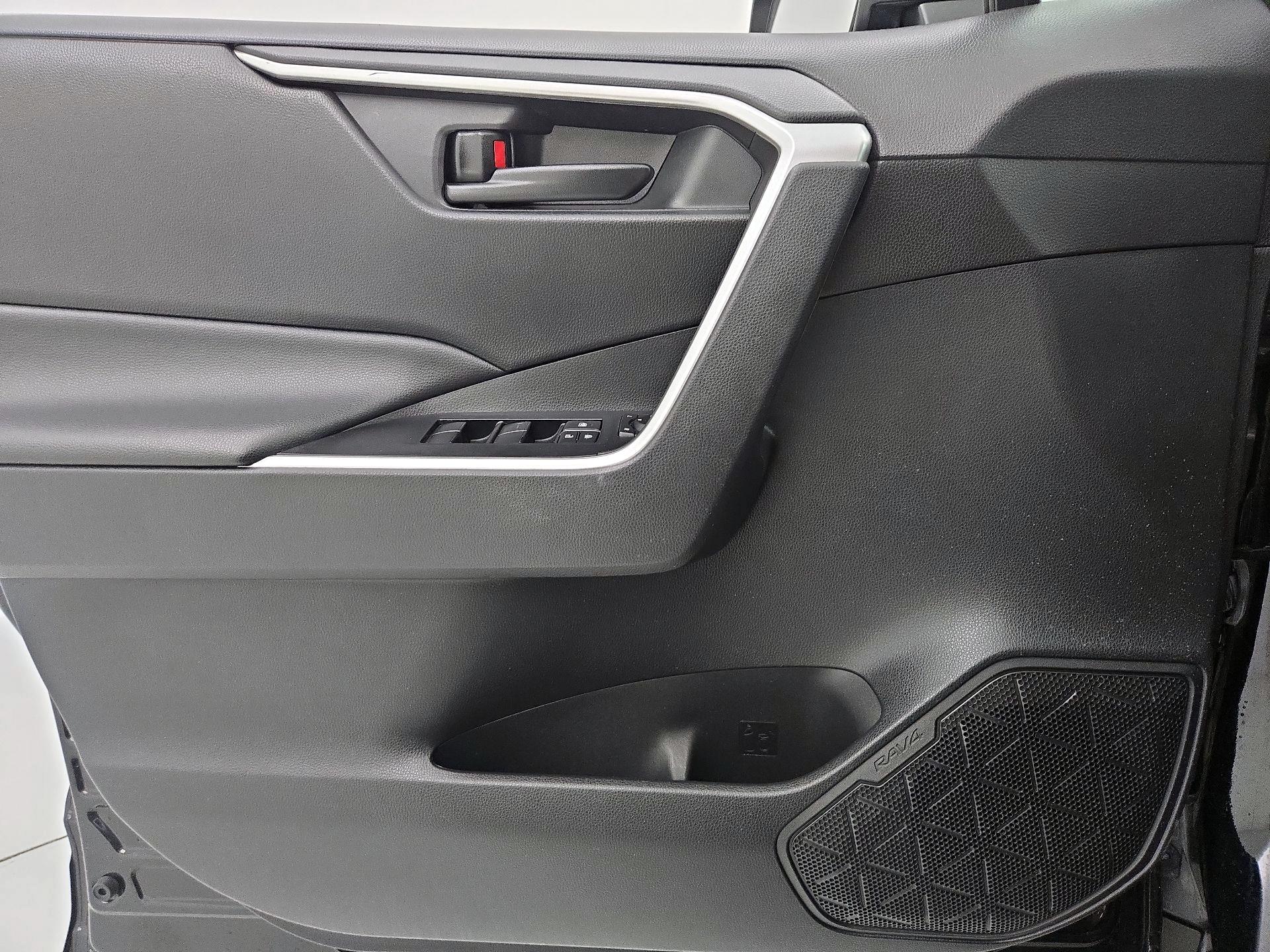 Thumbnail: 2020 Toyota RAV4 - 12