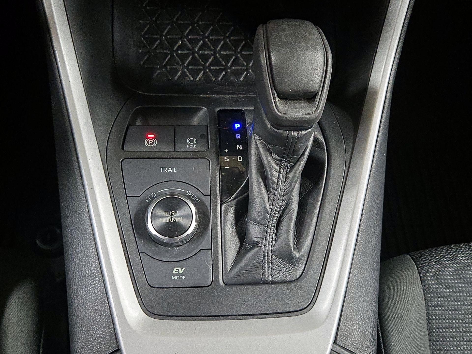 Thumbnail: 2020 Toyota RAV4 - 17