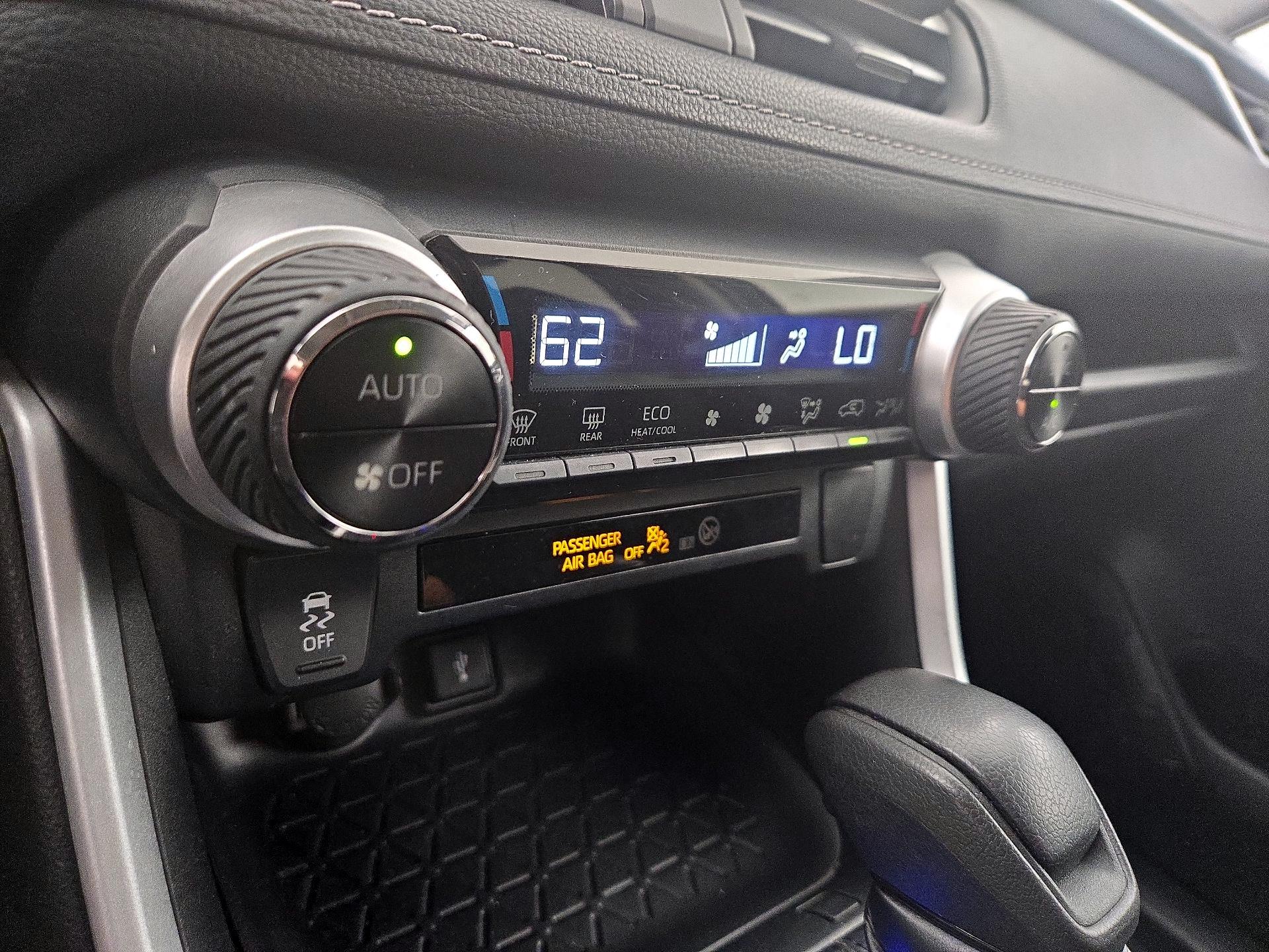 Thumbnail: 2020 Toyota RAV4 - 16