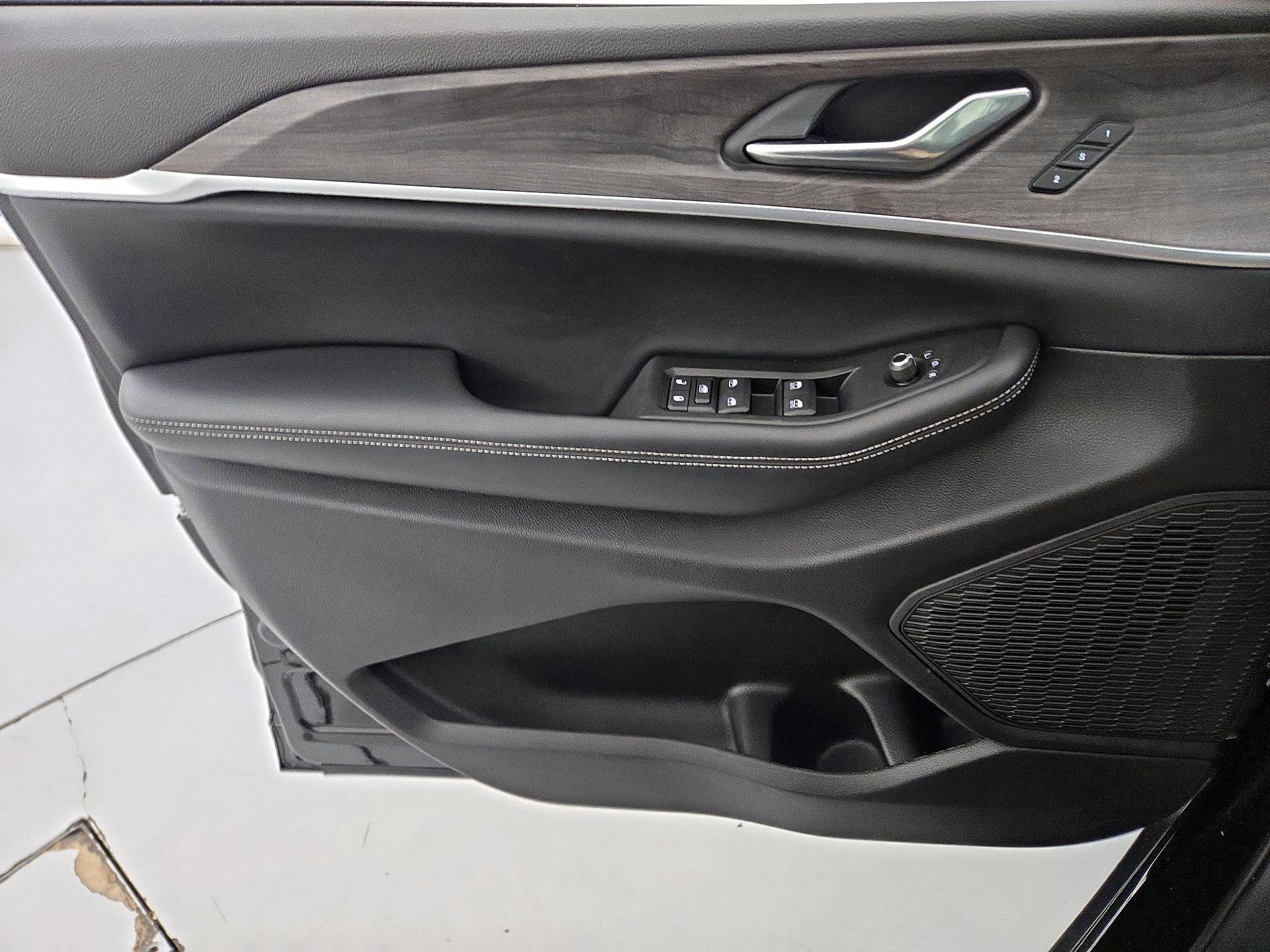 Thumbnail: 2024 Jeep Grand Cherokee L - 12