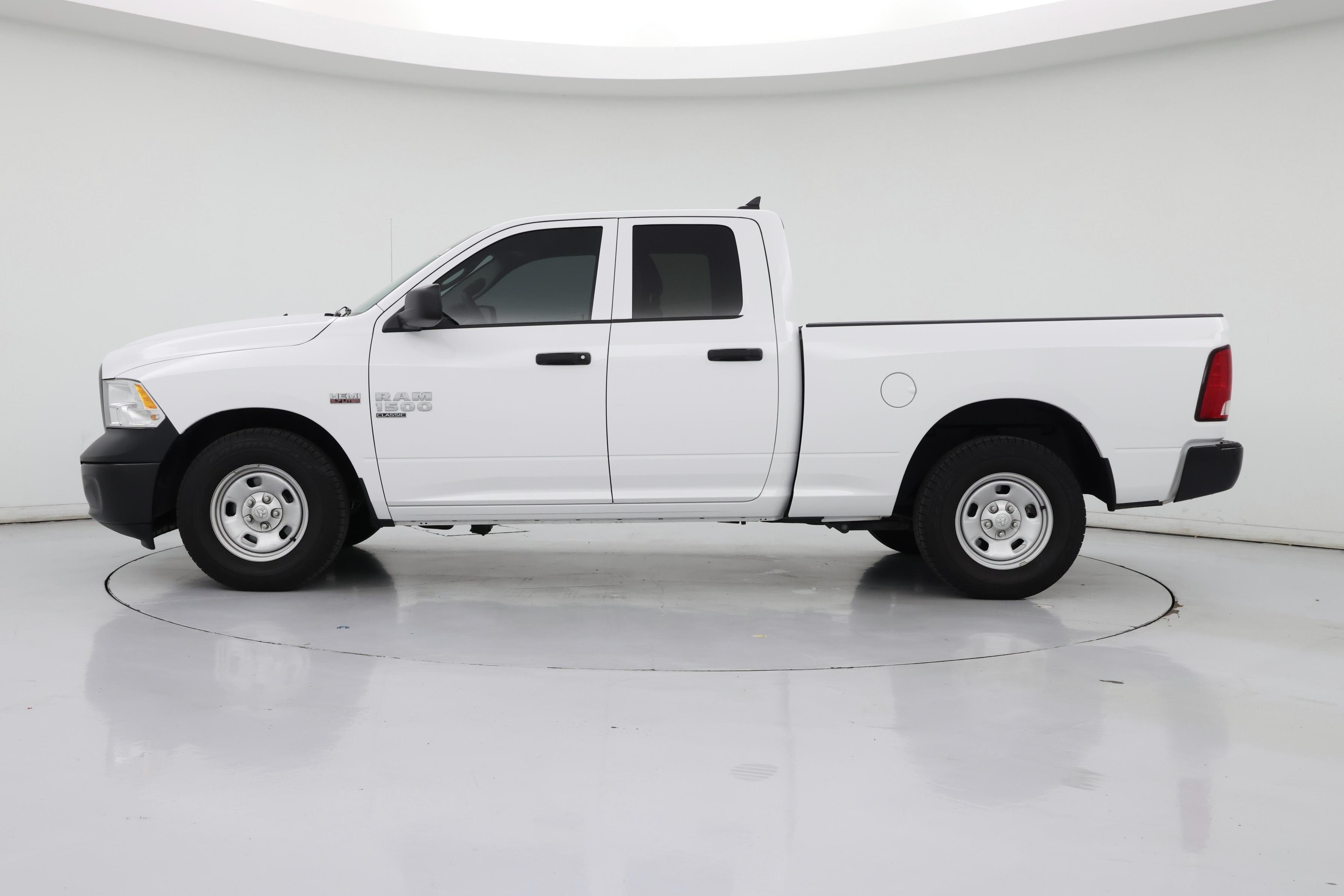 Thumbnail: 2024 RAM 1500 Classic - 3