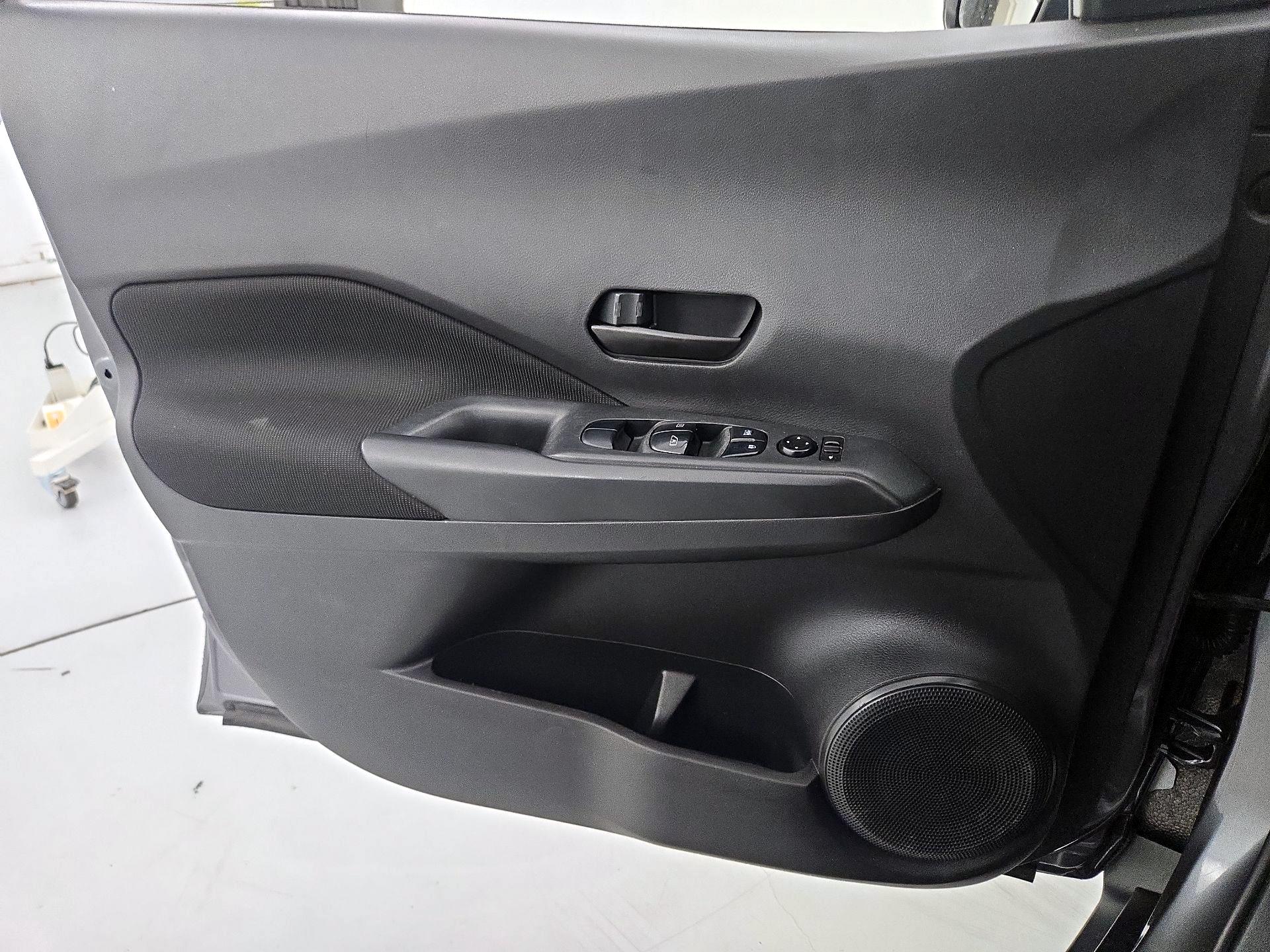 Thumbnail: 2023 Nissan Kicks - 12