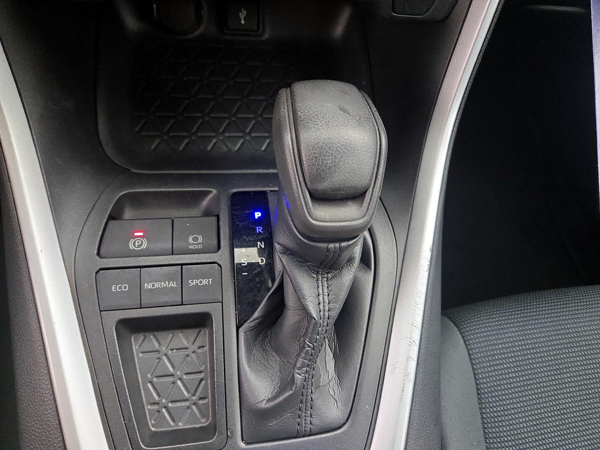 Thumbnail: 2020 Toyota RAV4 - 17