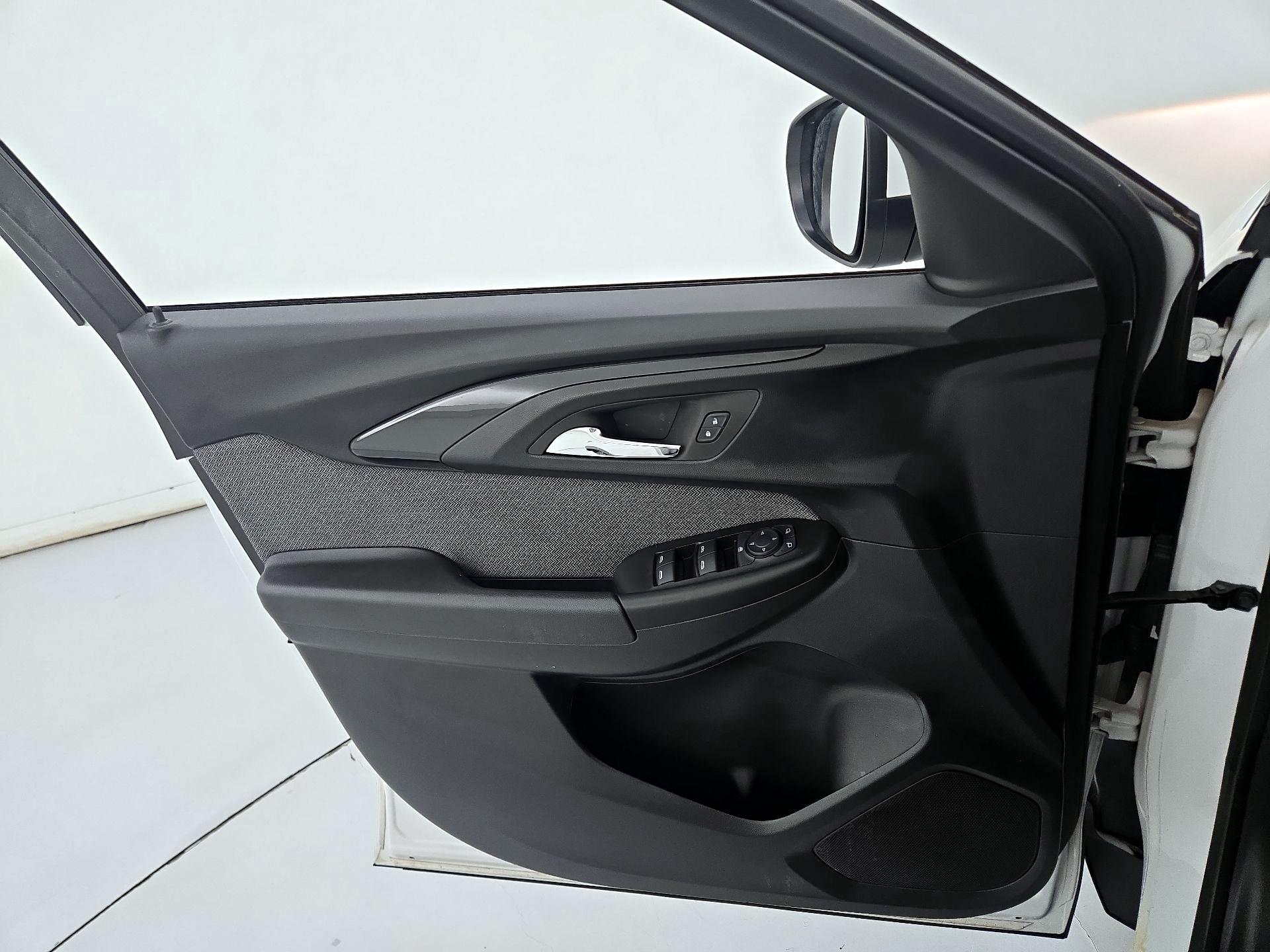 Thumbnail: 2023 Chevrolet TrailBlazer - 12