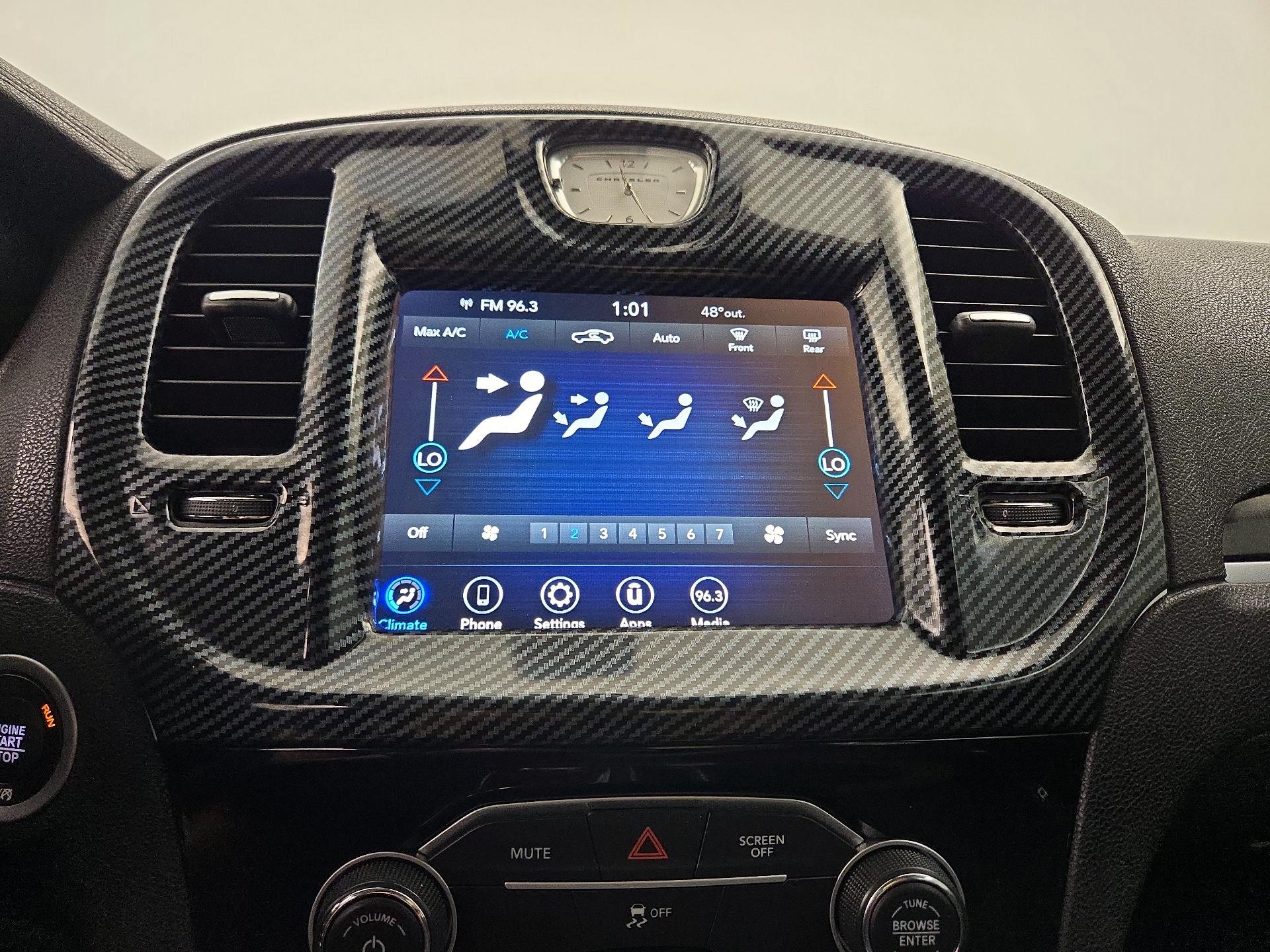 Thumbnail: 2023 Chrysler 300 - 16