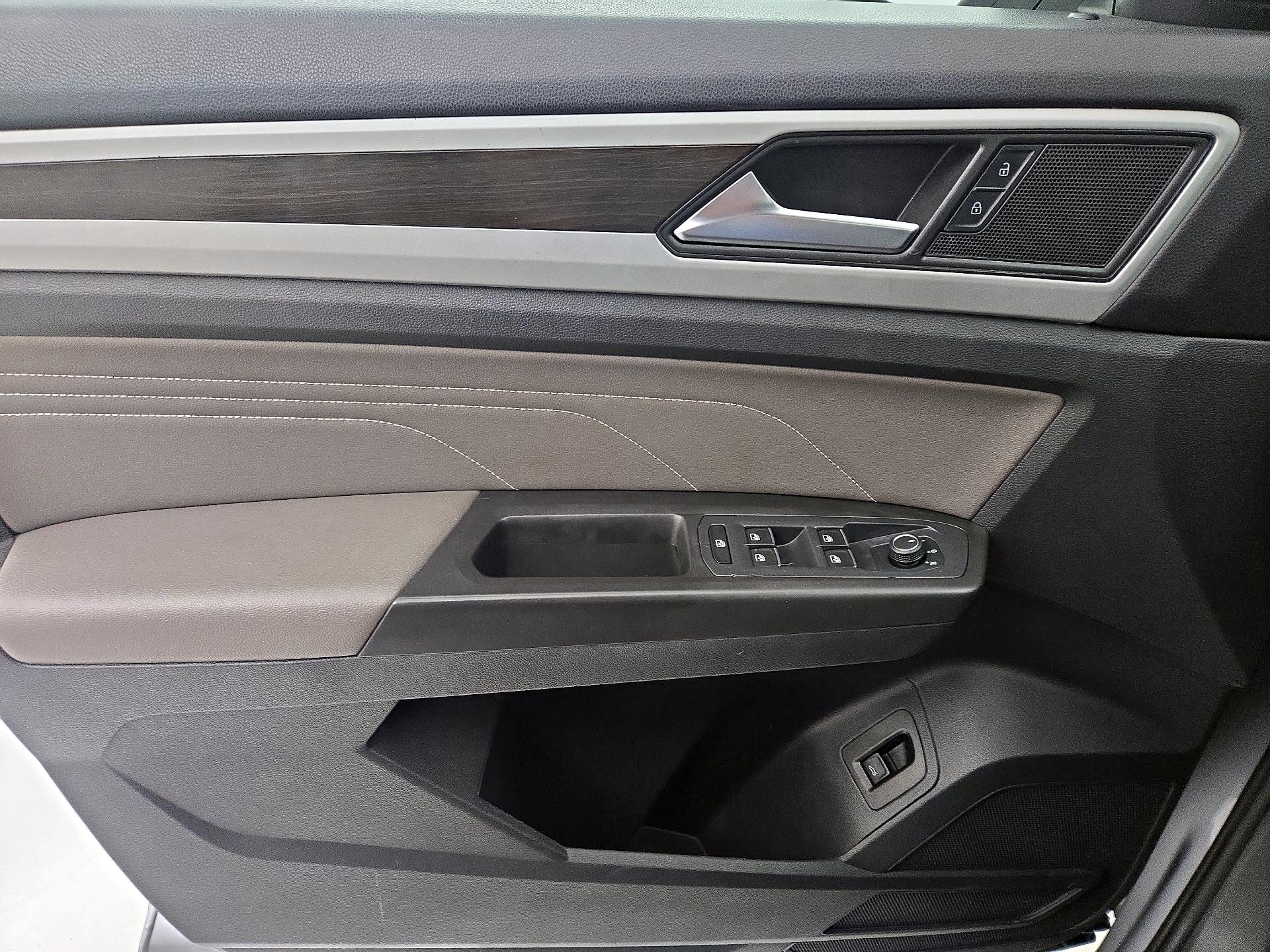 Thumbnail: 2022 Volkswagen Atlas - 12