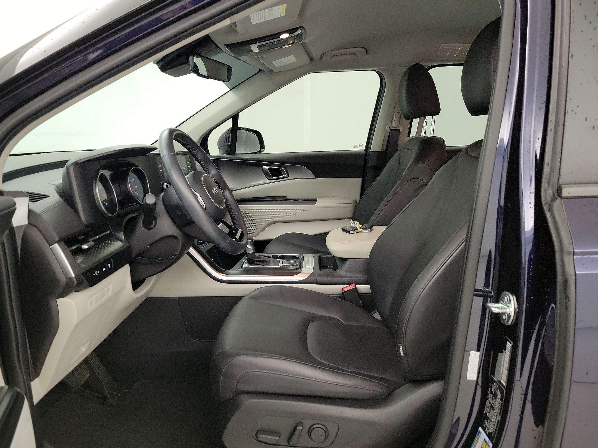 Thumbnail: 2023 Kia Carnival - 11