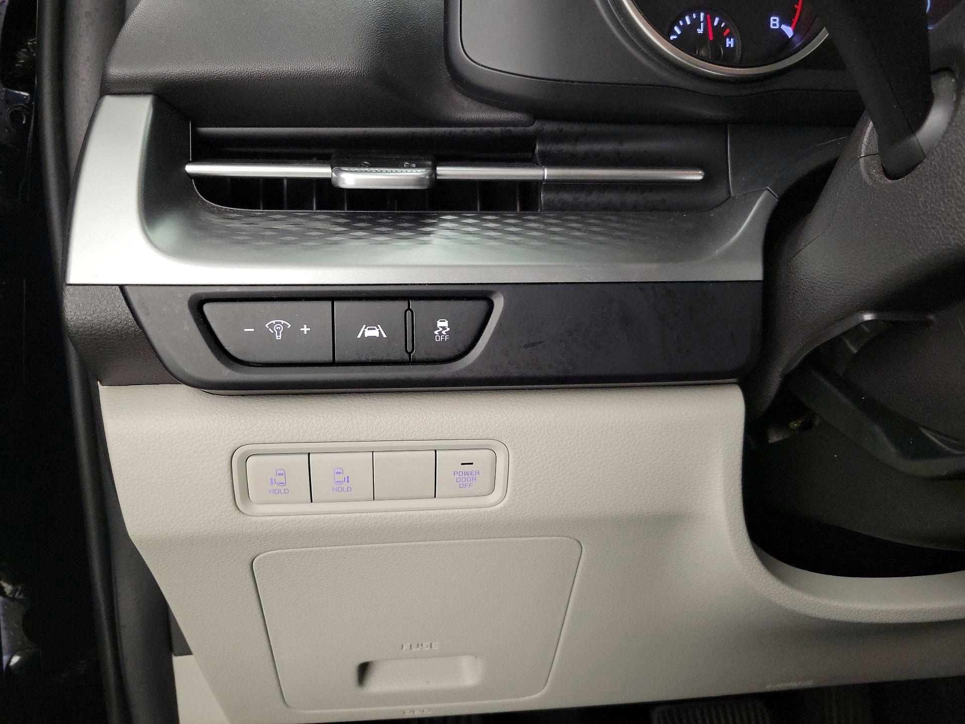 Thumbnail: 2023 Kia Carnival - 13