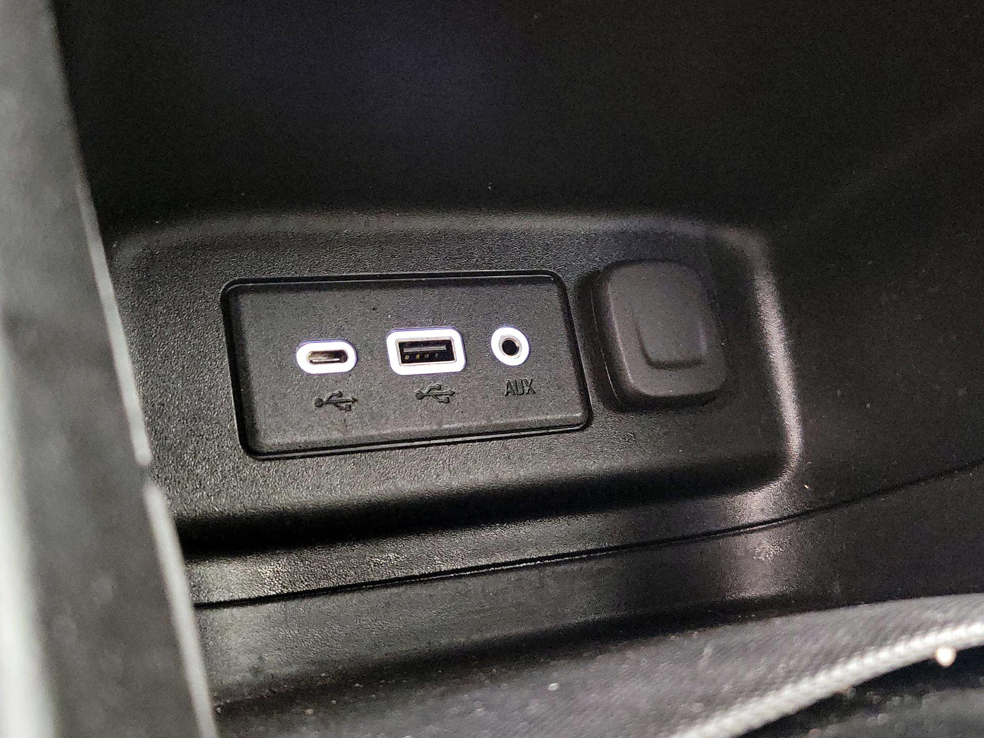 Thumbnail: 2022 Chevrolet Equinox - 18