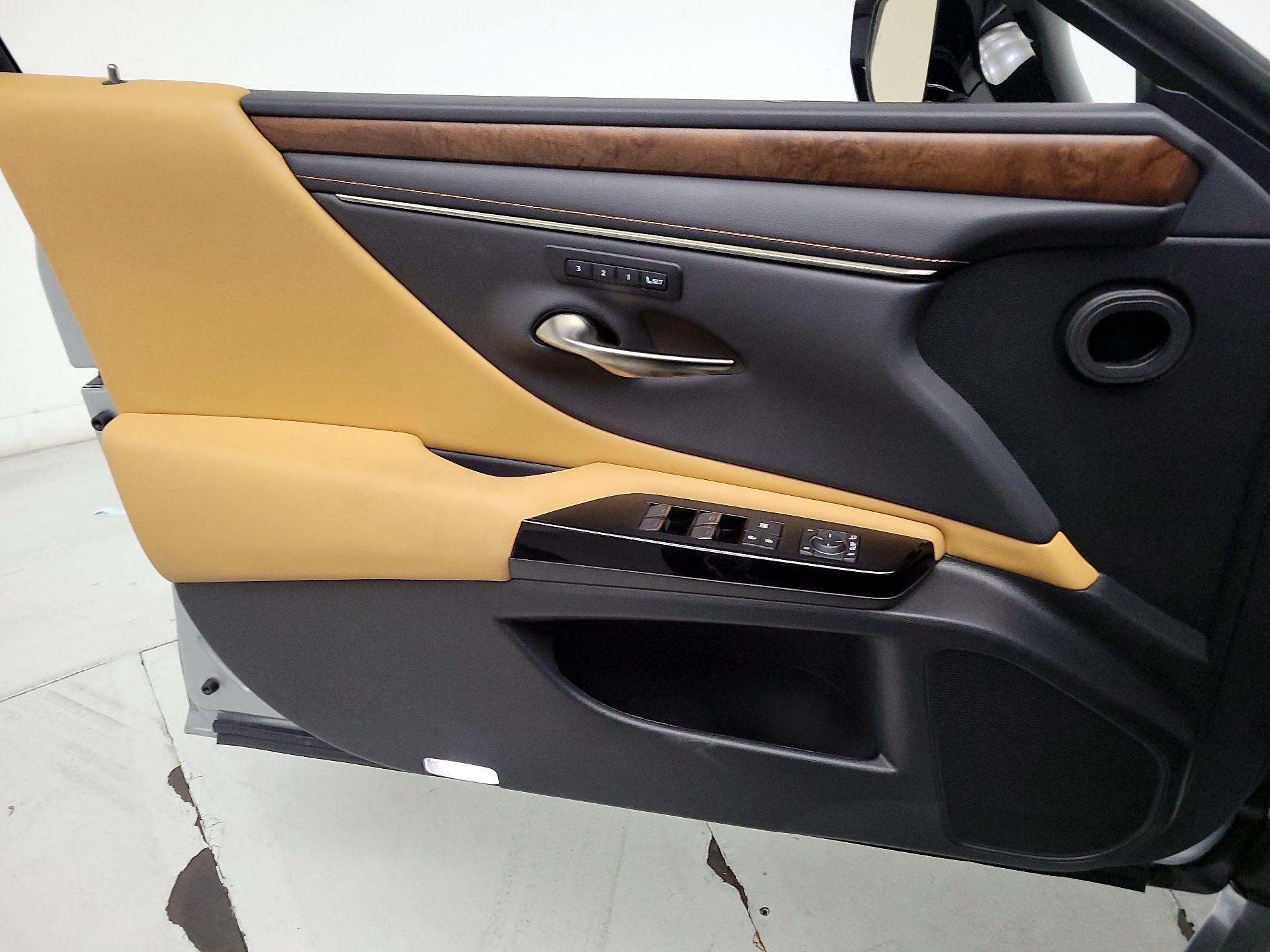 Thumbnail: 2023 Lexus ES - 12