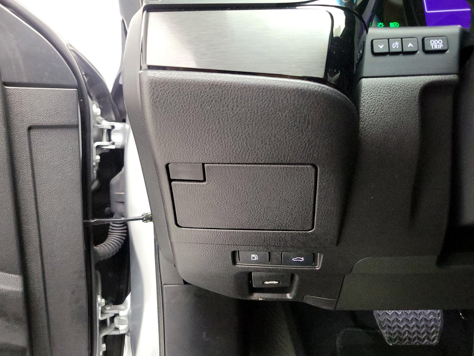 Thumbnail: 2023 Lexus ES - 13