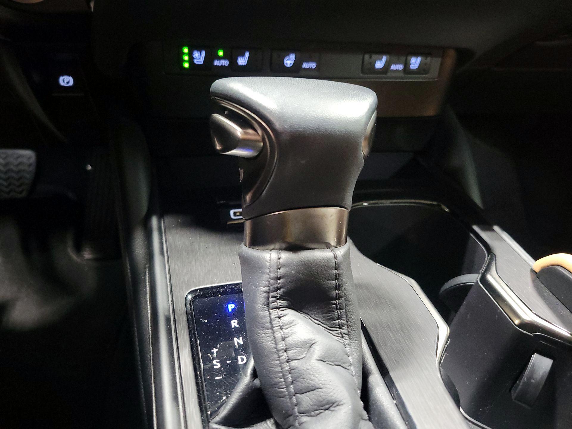 Thumbnail: 2023 Lexus ES - 17