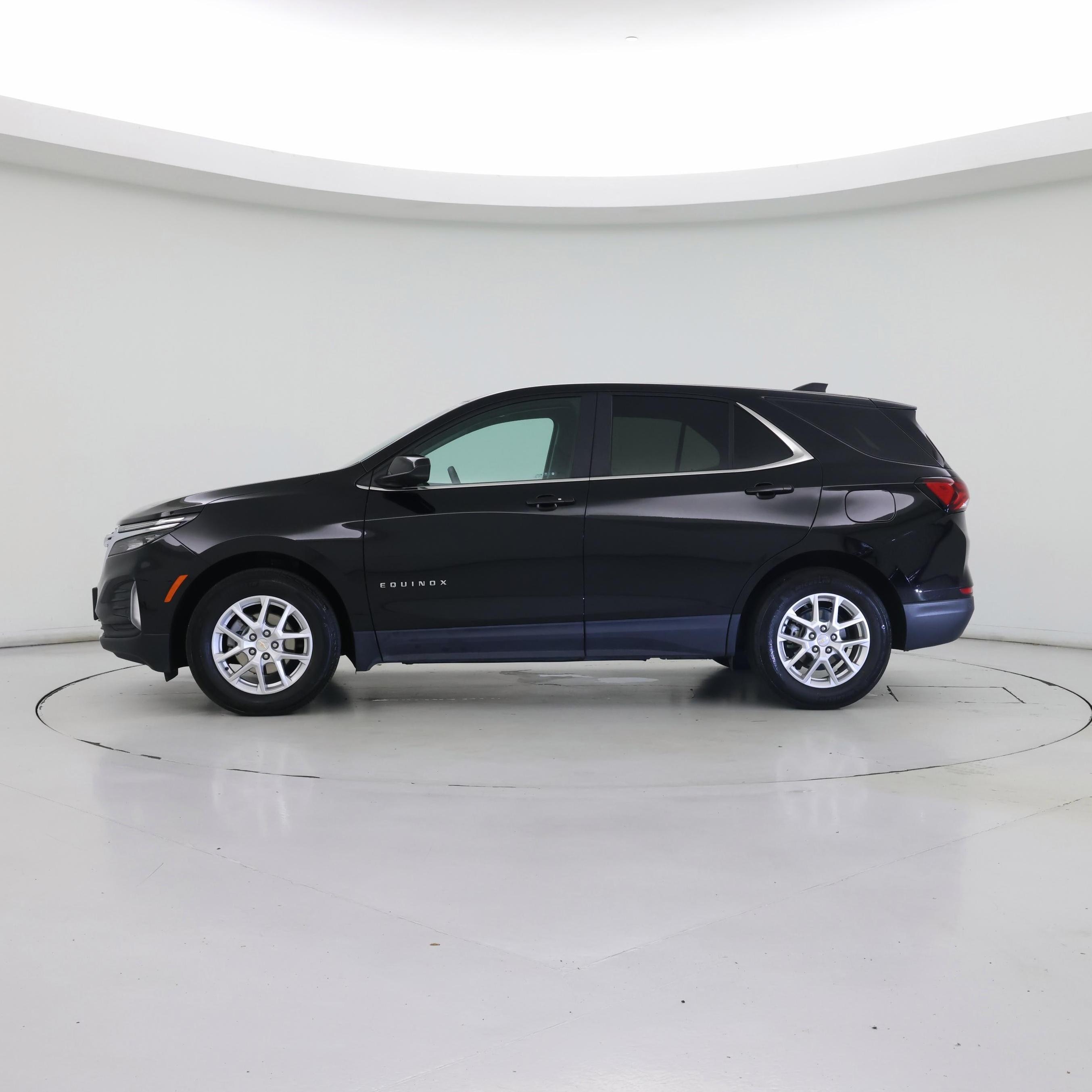 Thumbnail: 2023 Chevrolet Equinox - 3