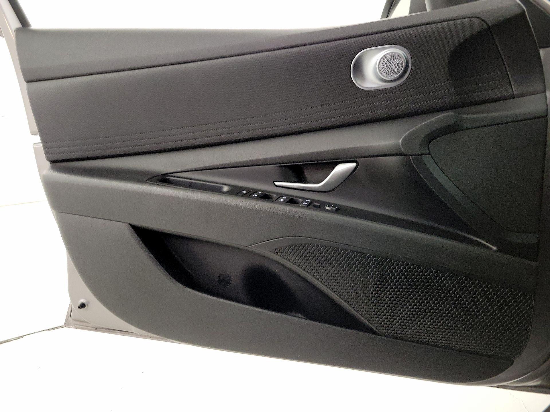 Thumbnail: 2023 Hyundai Elantra - 12