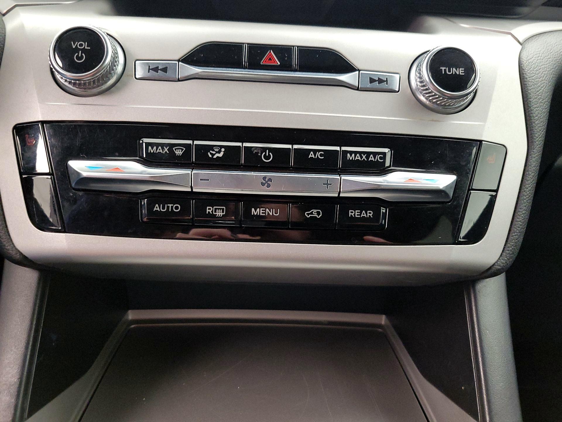 Thumbnail: 2021 Ford Explorer - 16