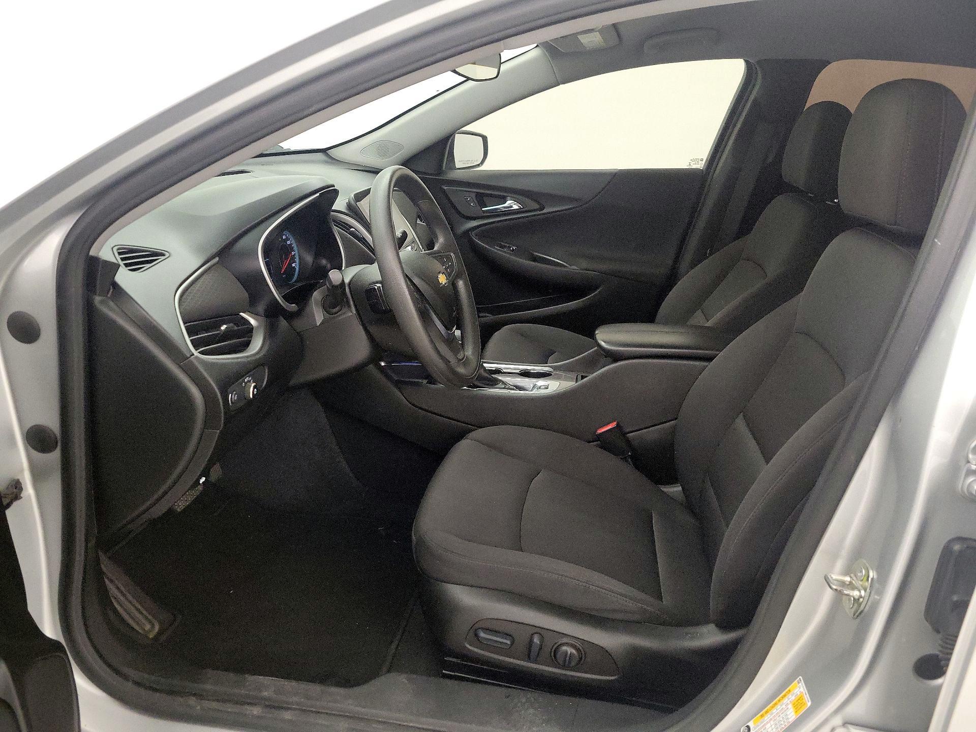 Thumbnail: 2022 Chevrolet Malibu - 11