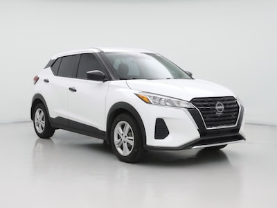 White 2023 Nissan Kicks S