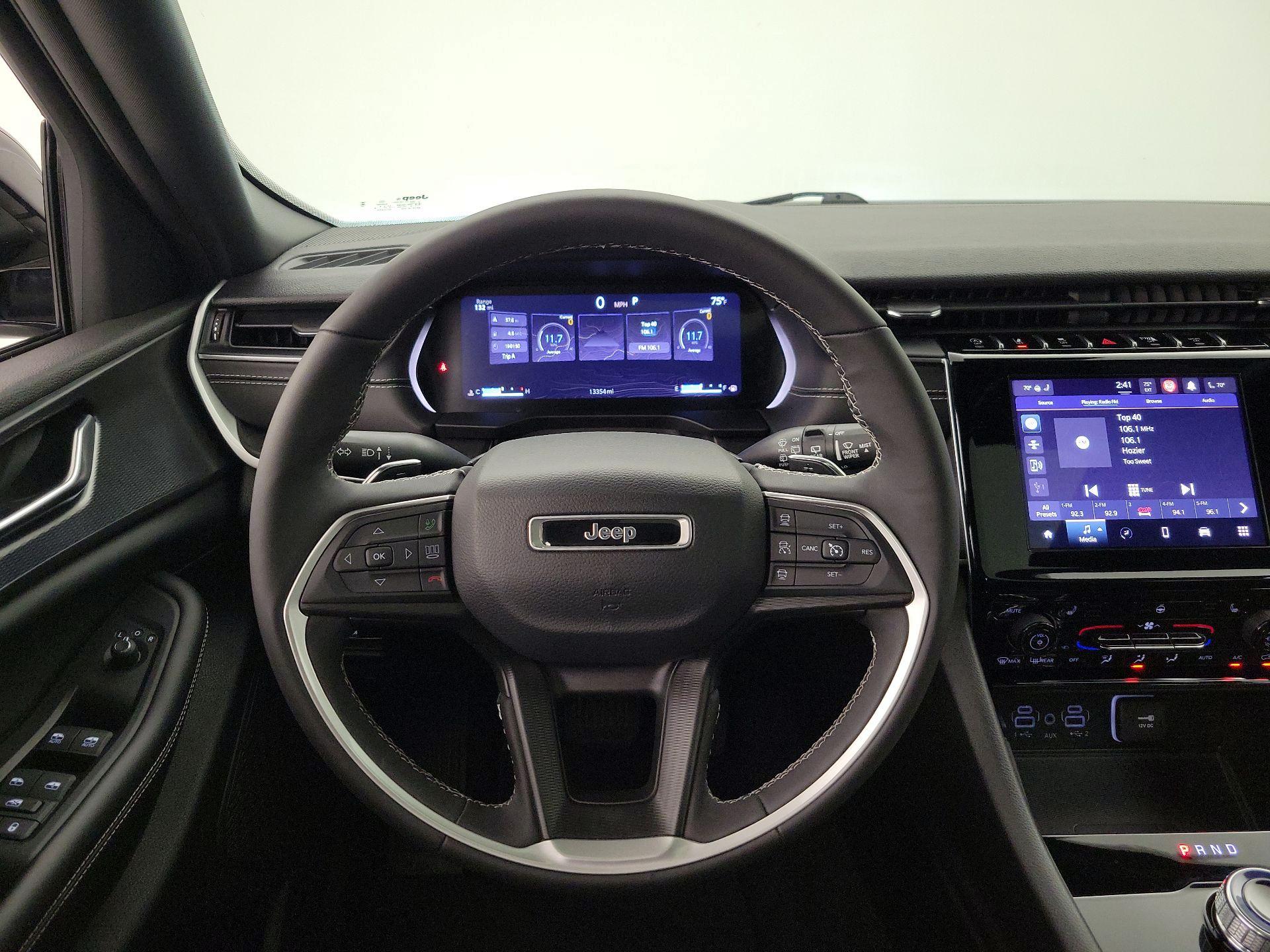 Thumbnail: 2023 Jeep Grand Cherokee - 10