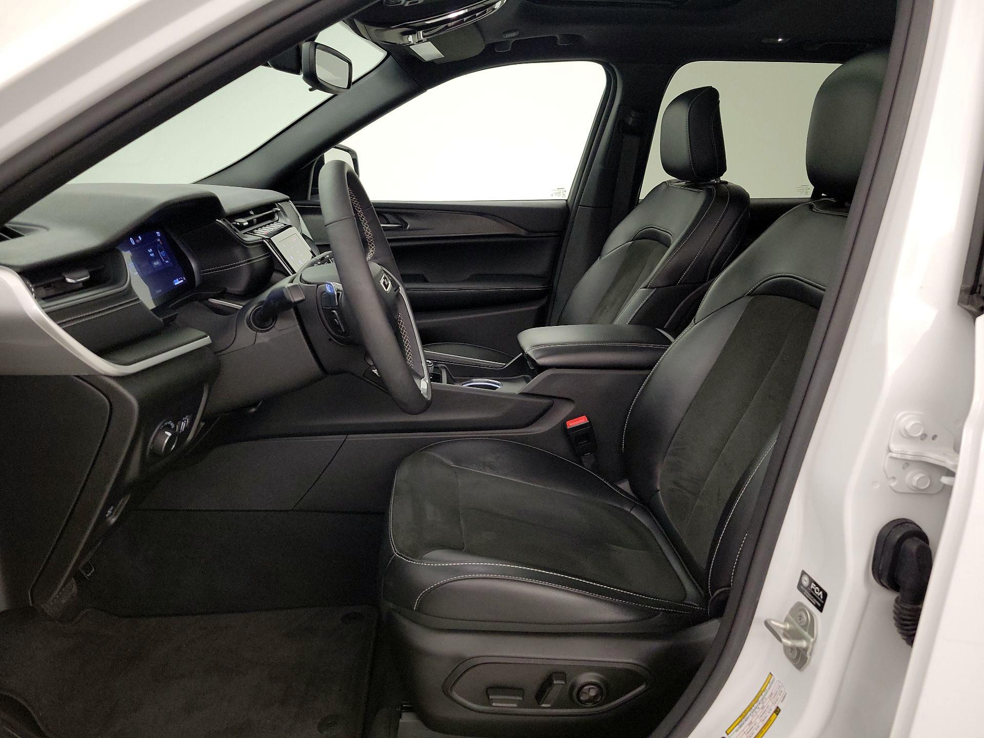 Thumbnail: 2023 Jeep Grand Cherokee - 11