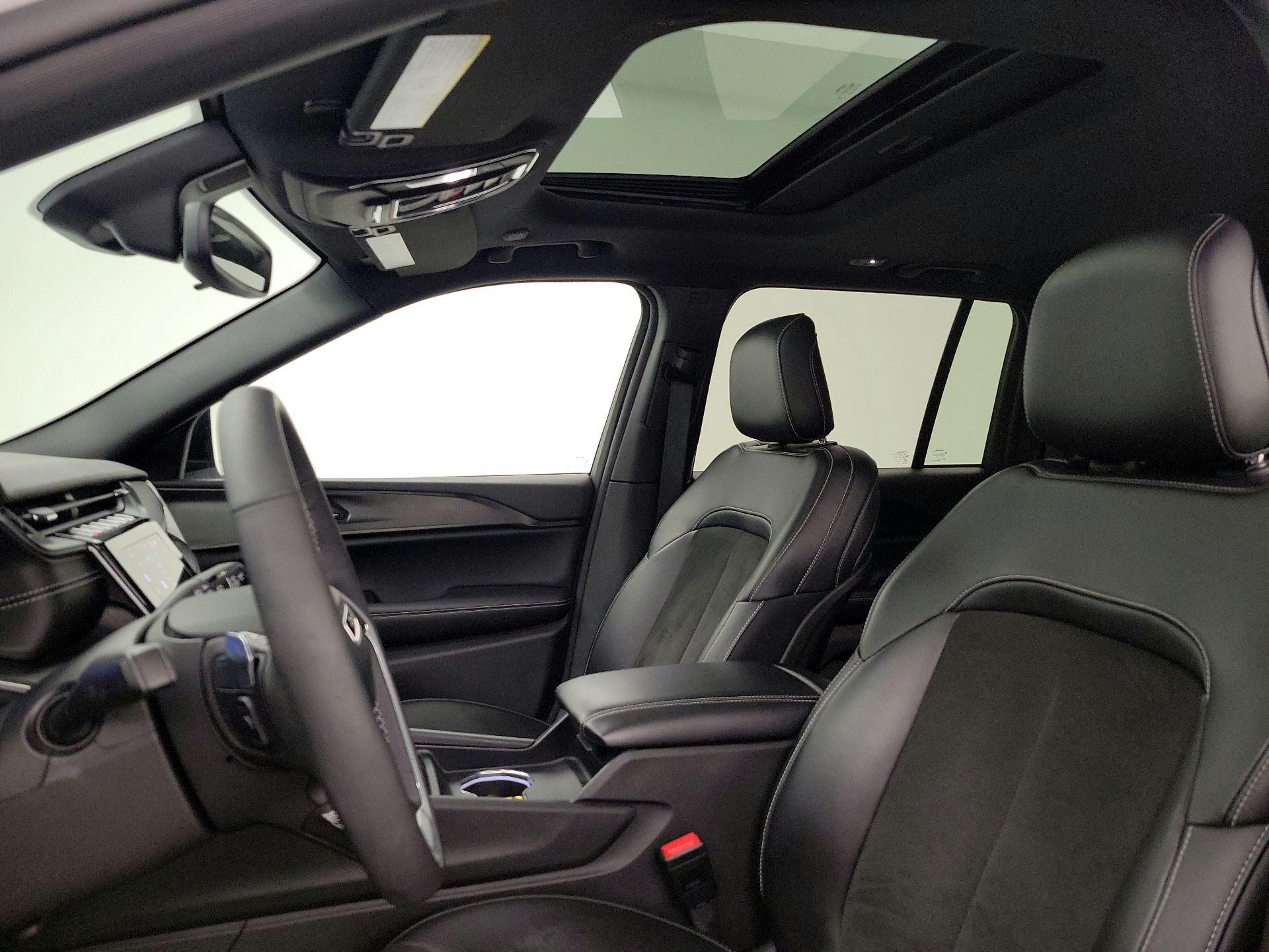 Thumbnail: 2023 Jeep Grand Cherokee - 18