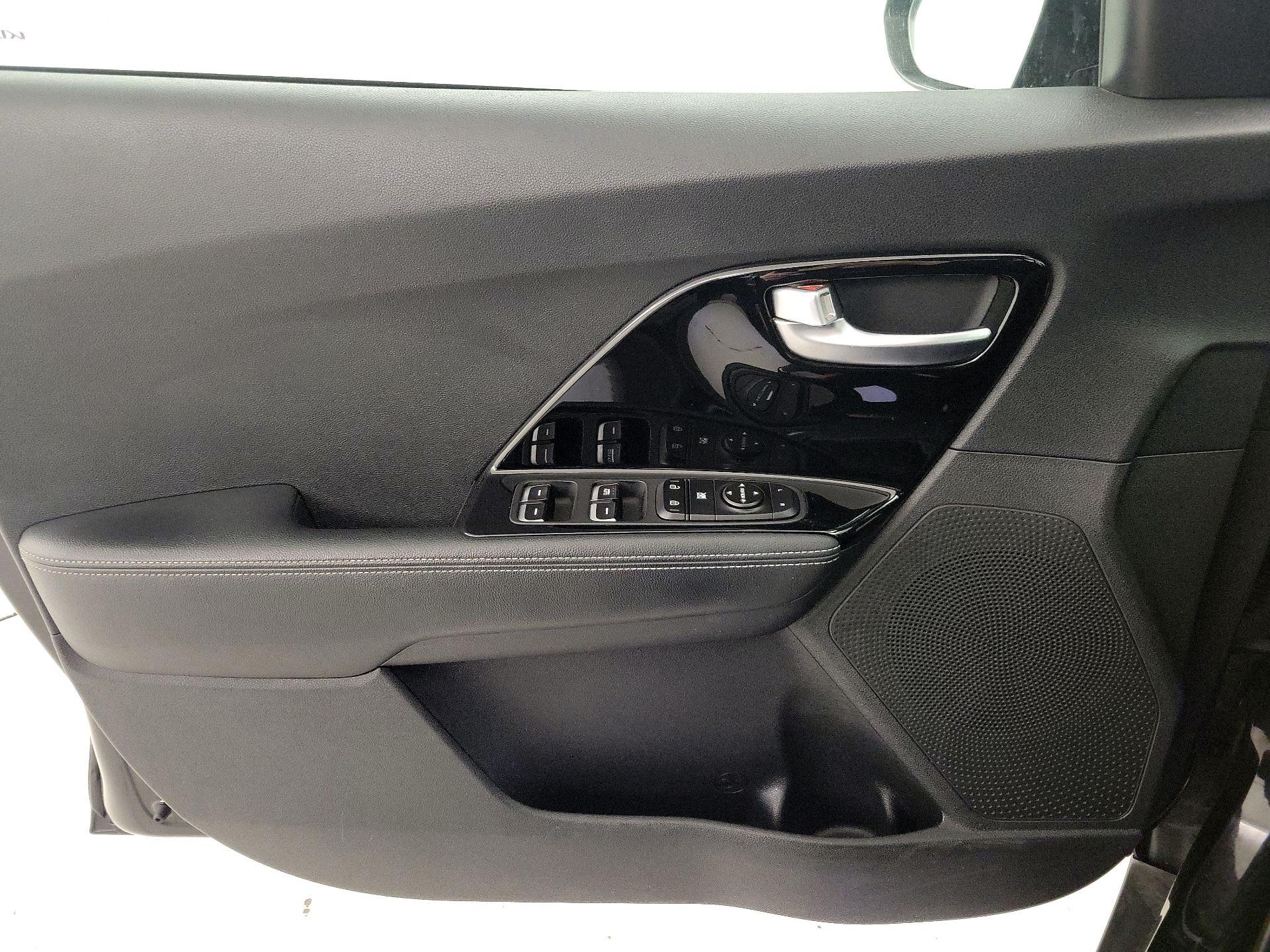 Thumbnail: 2022 Kia Niro - 12