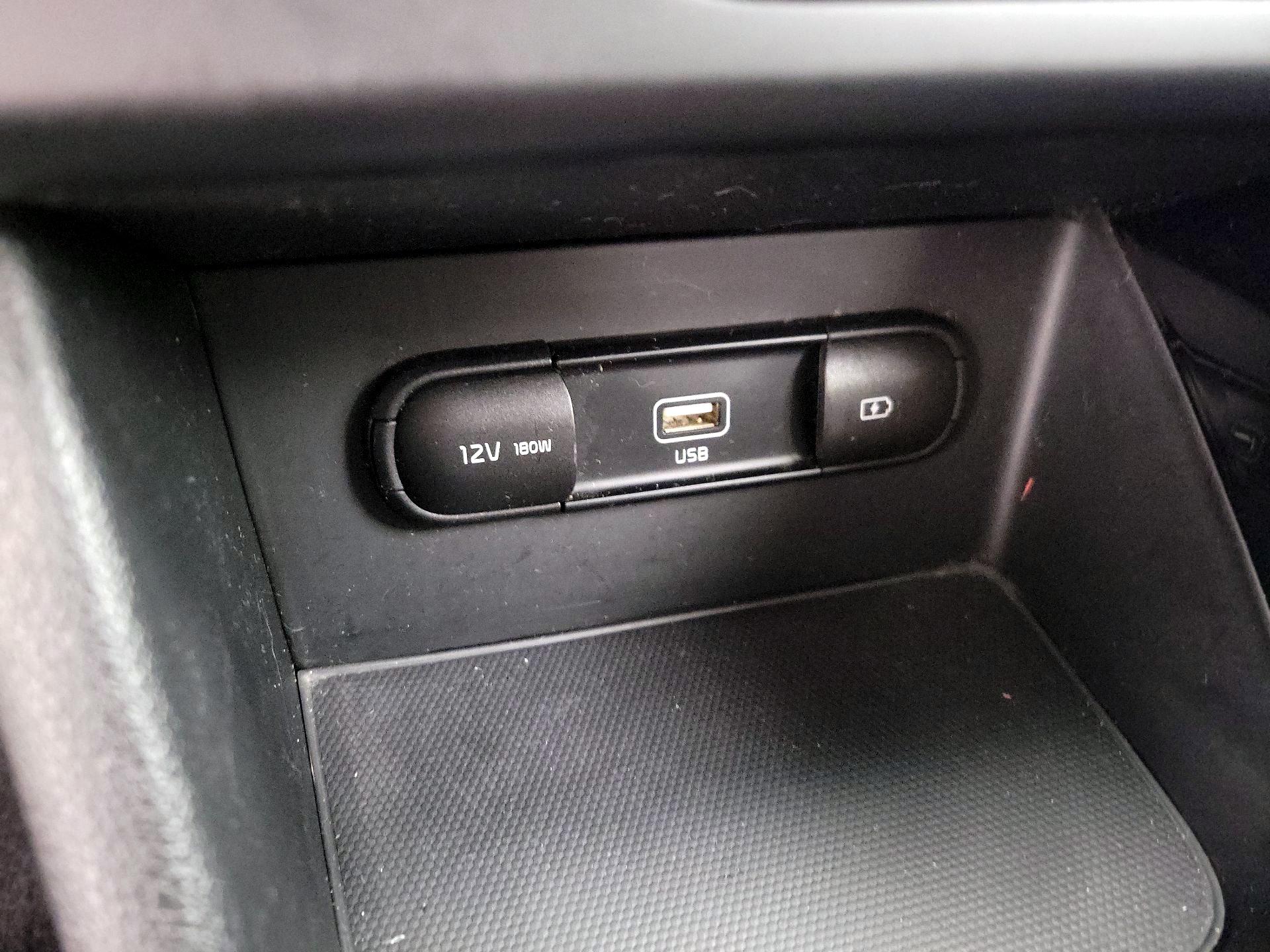 Thumbnail: 2022 Kia Niro - 18