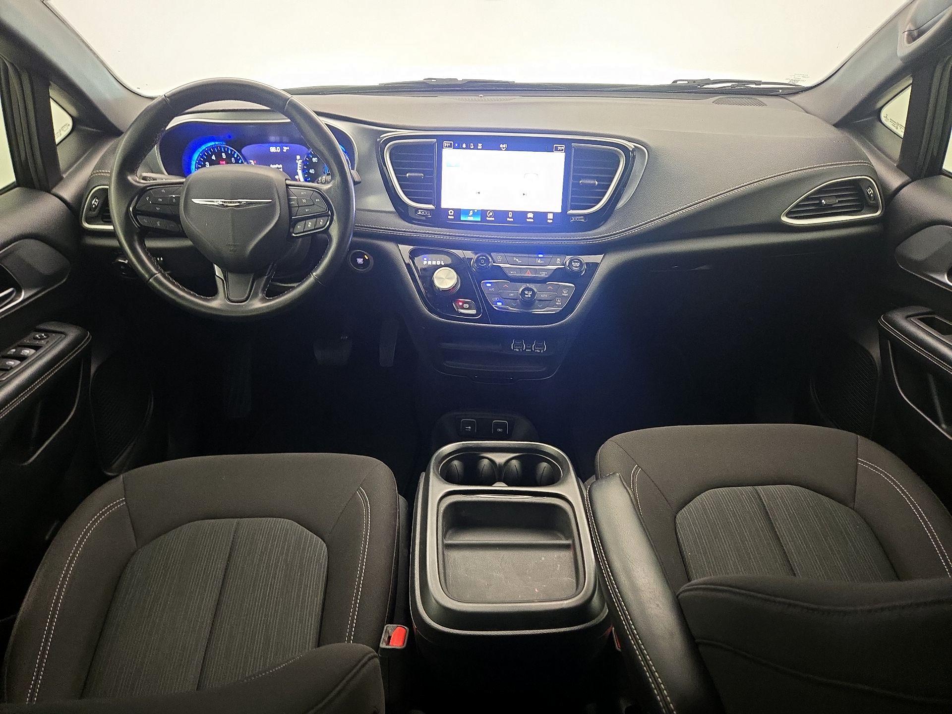 Thumbnail: 2021 Chrysler Pacifica - 9