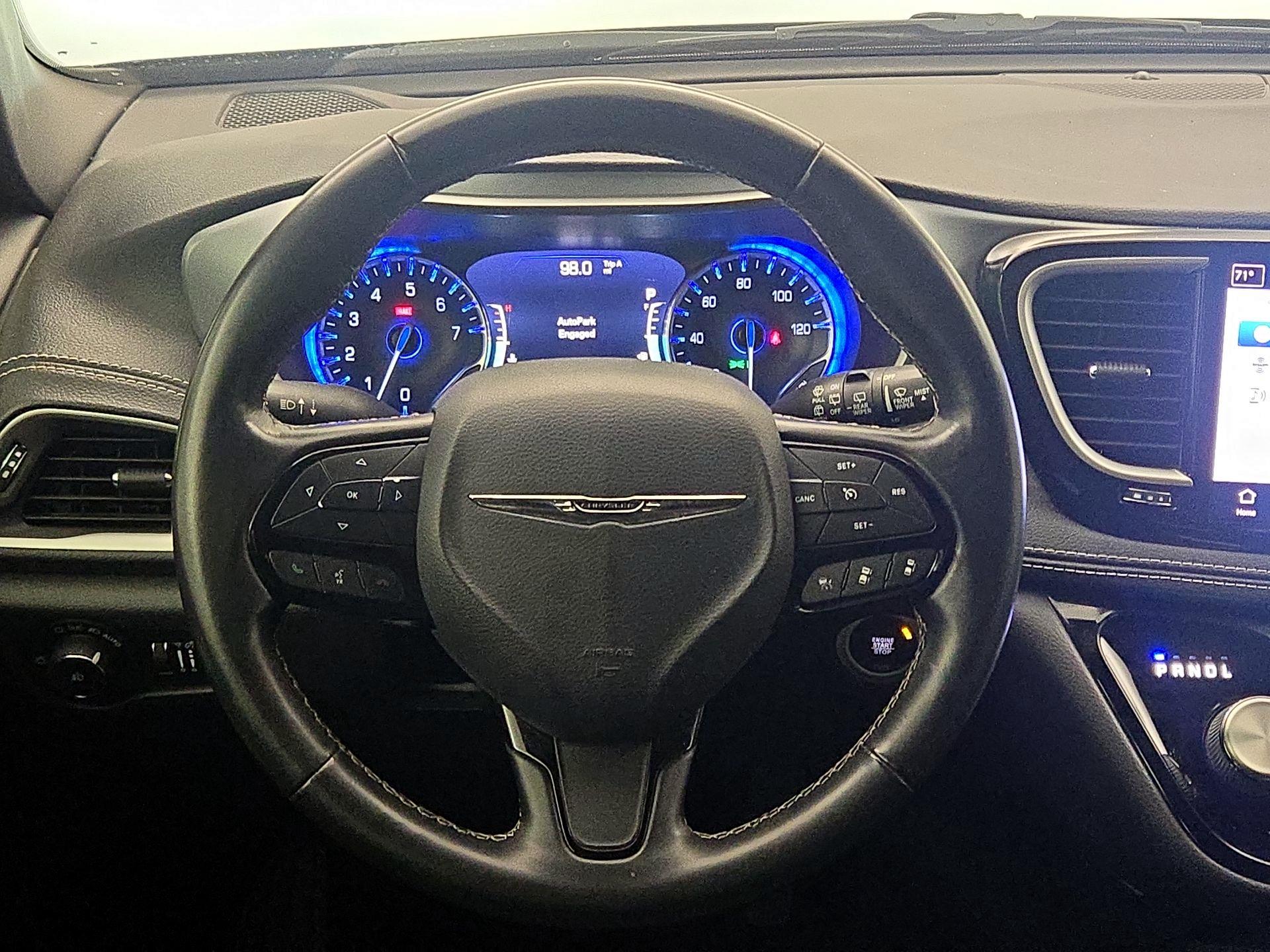 Thumbnail: 2021 Chrysler Pacifica - 10