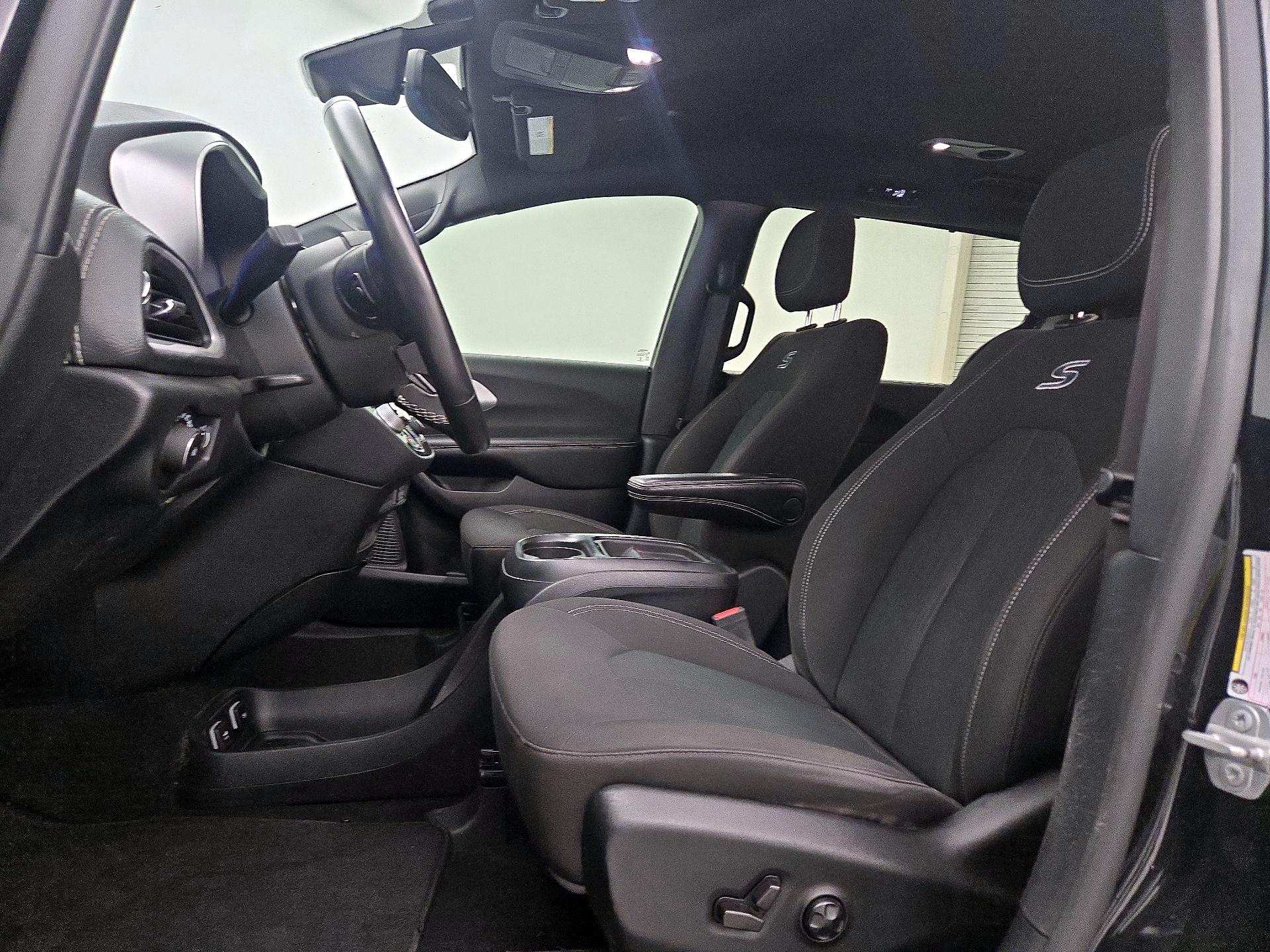 Thumbnail: 2021 Chrysler Pacifica - 11